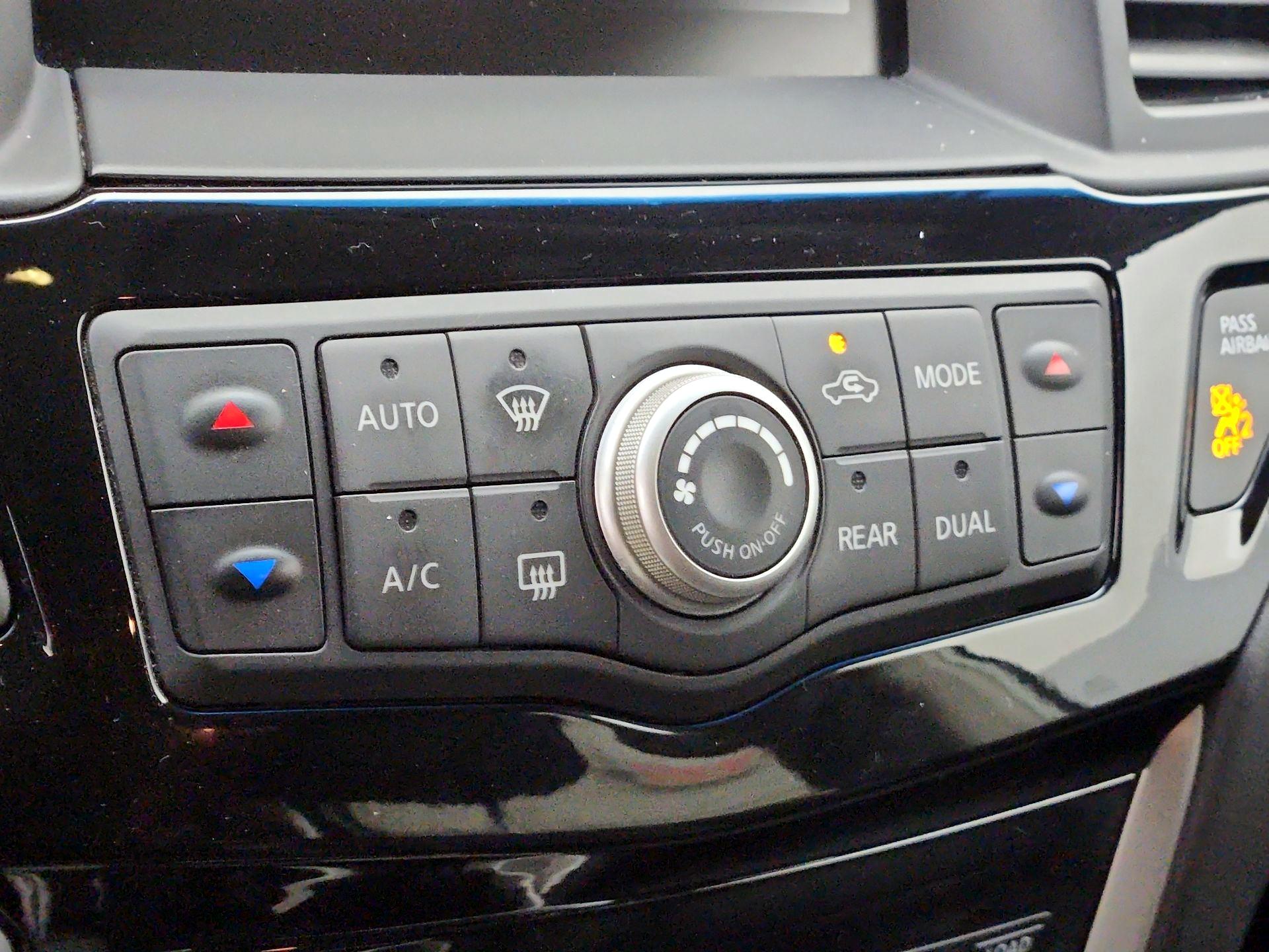 Thumbnail: 2016 Nissan Pathfinder - 15