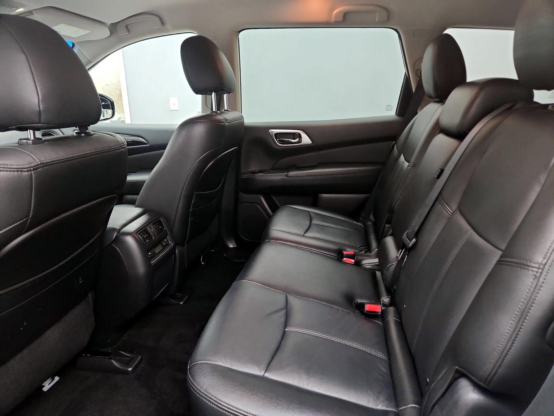 Thumbnail: 2016 Nissan Pathfinder - 18