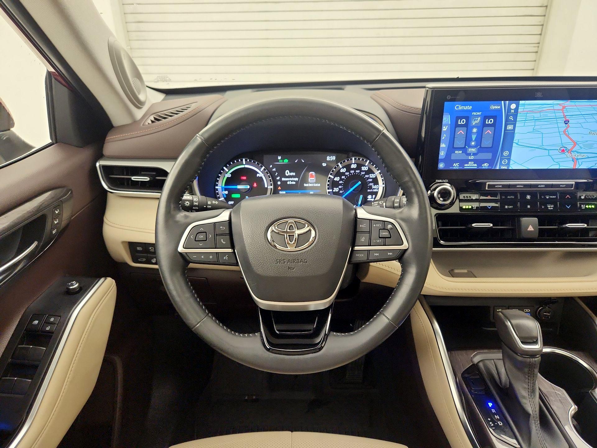 Thumbnail: 2022 Toyota Highlander - 10