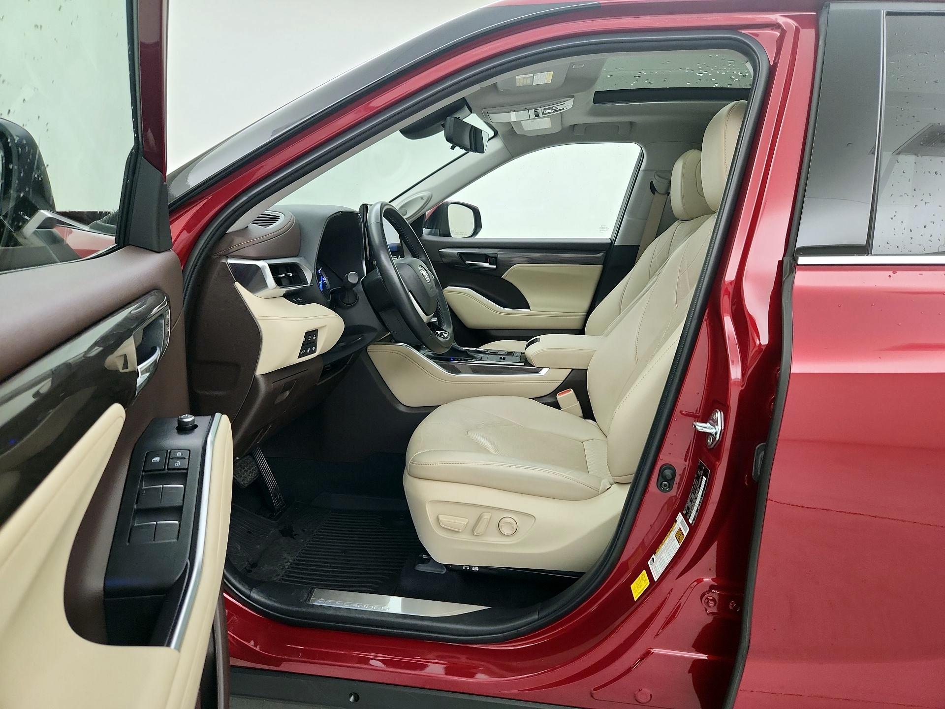 Thumbnail: 2022 Toyota Highlander - 11