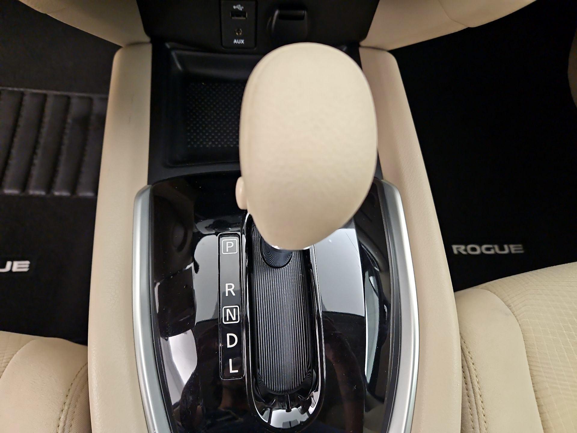 Thumbnail: 2015 Nissan Rogue - 17