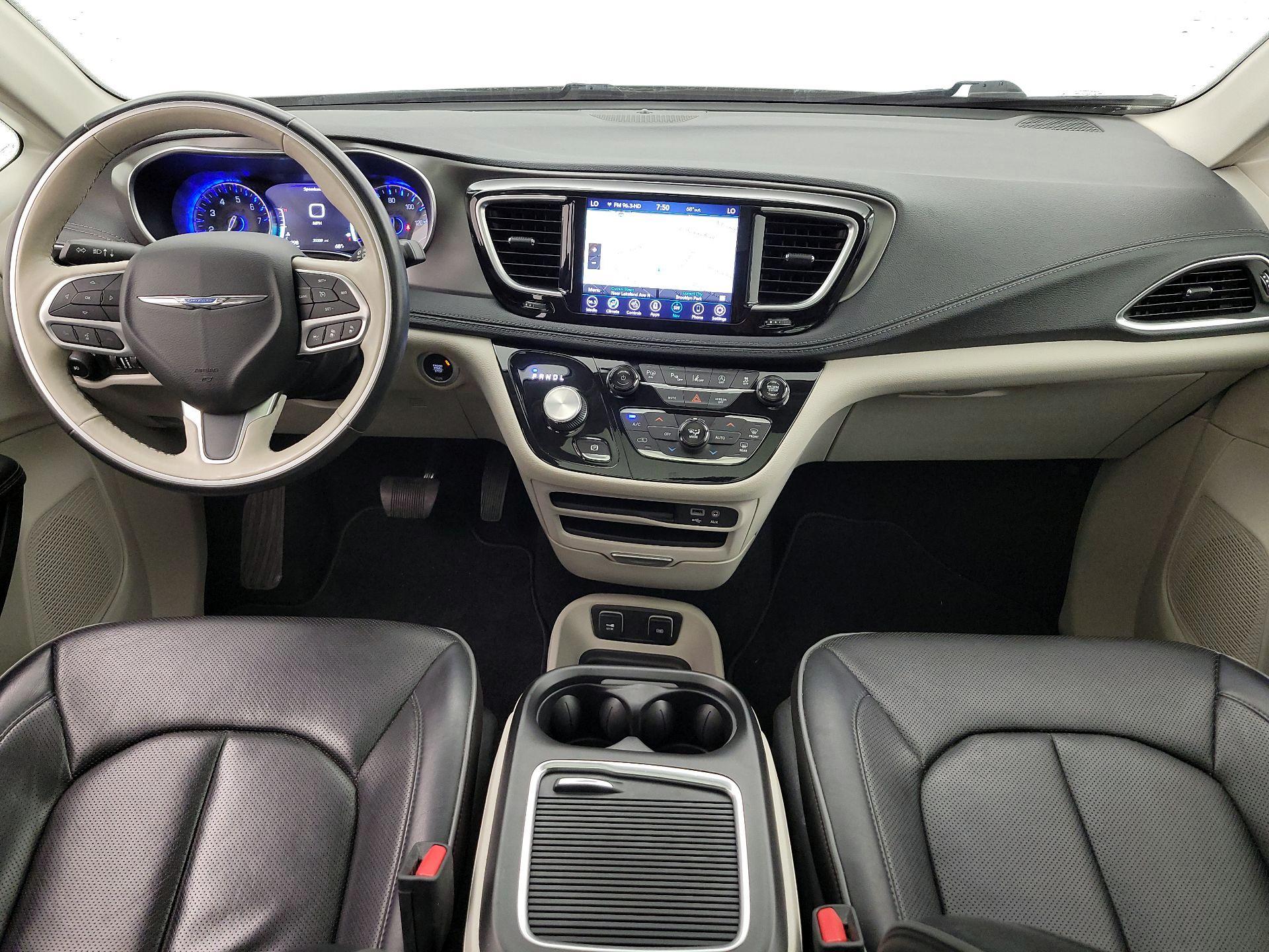 Thumbnail: 2019 Chrysler Pacifica - 9