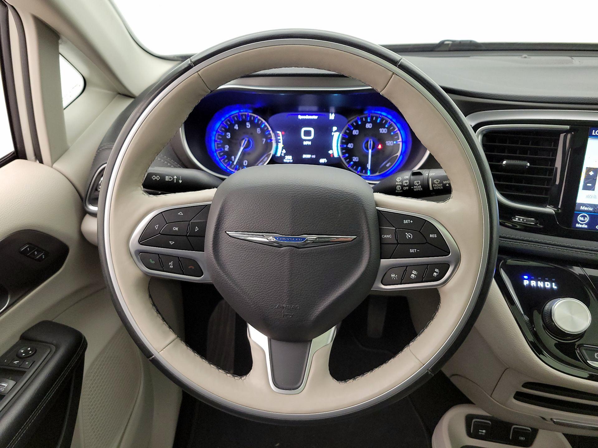 Thumbnail: 2019 Chrysler Pacifica - 10