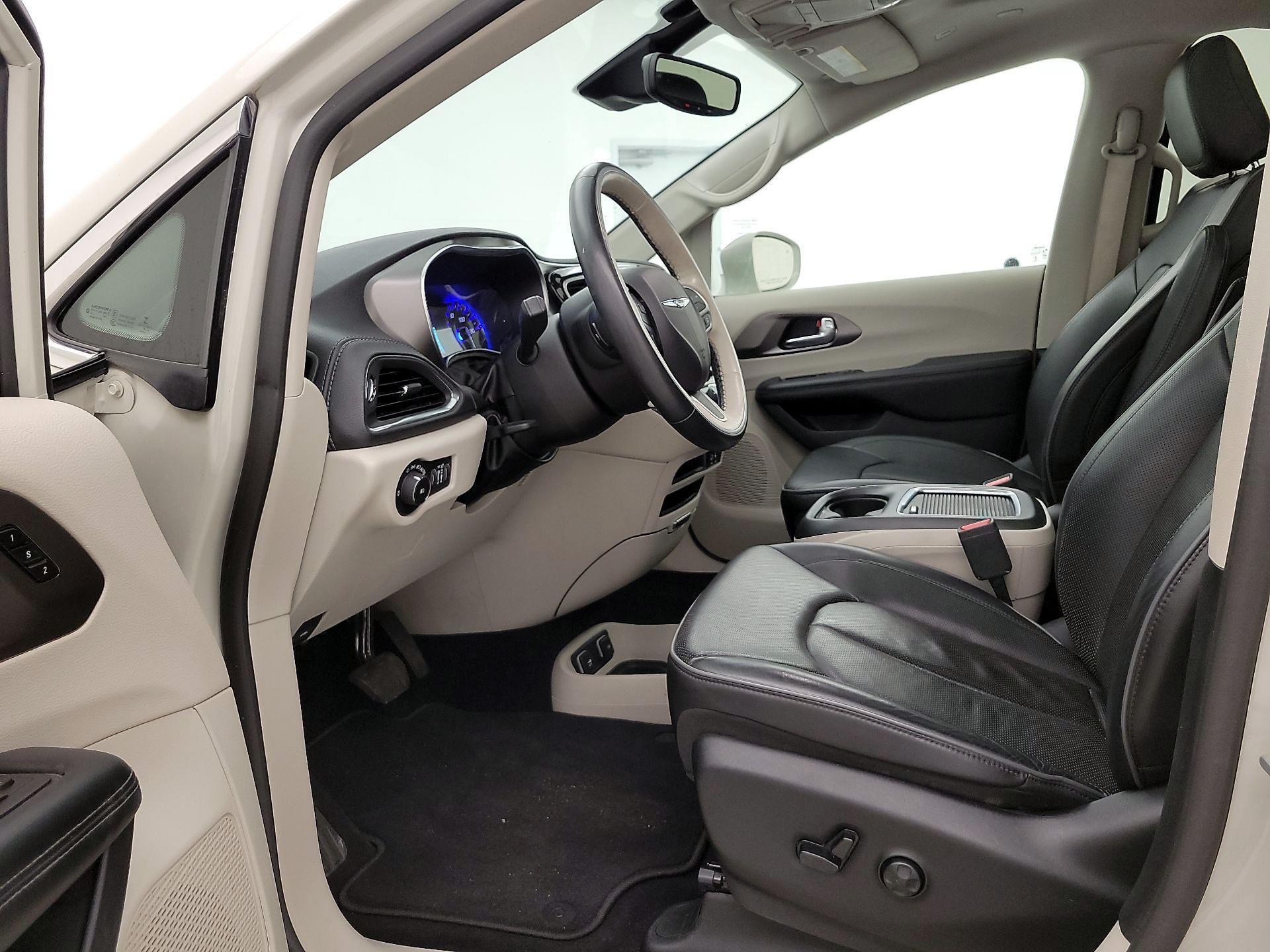 Thumbnail: 2019 Chrysler Pacifica - 11