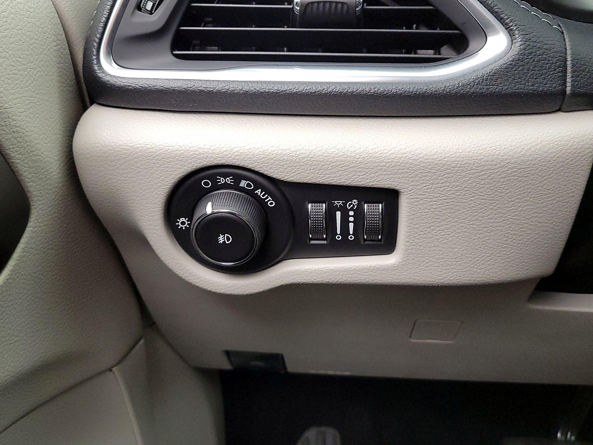 Thumbnail: 2019 Chrysler Pacifica - 13