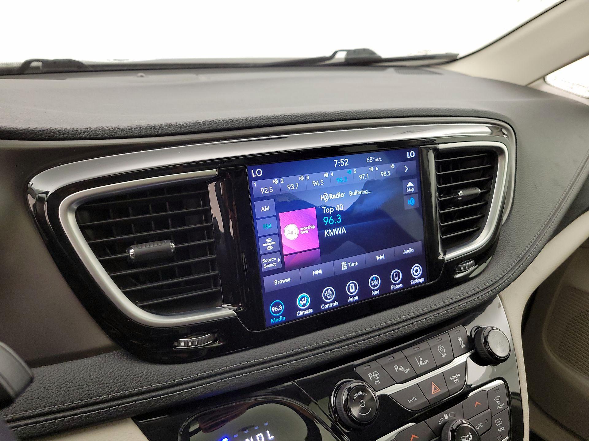 Thumbnail: 2019 Chrysler Pacifica - 16