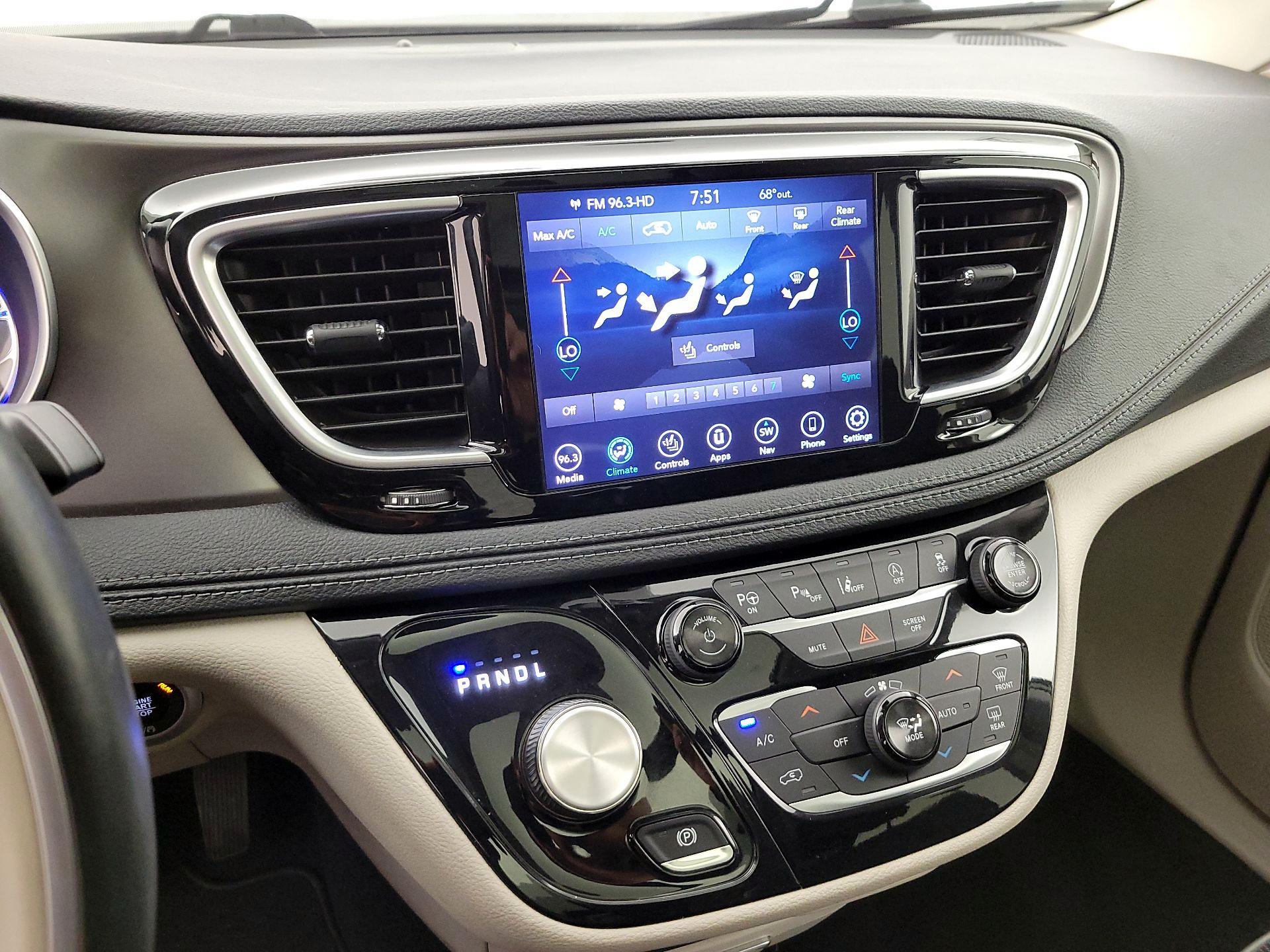 Thumbnail: 2019 Chrysler Pacifica - 17