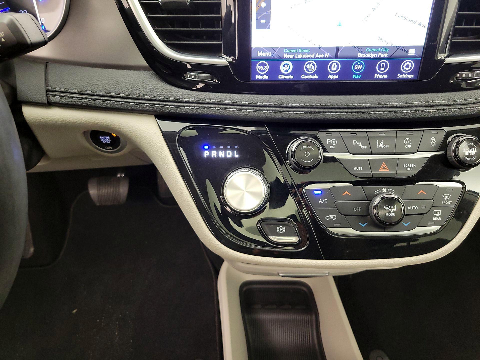 Thumbnail: 2019 Chrysler Pacifica - 18
