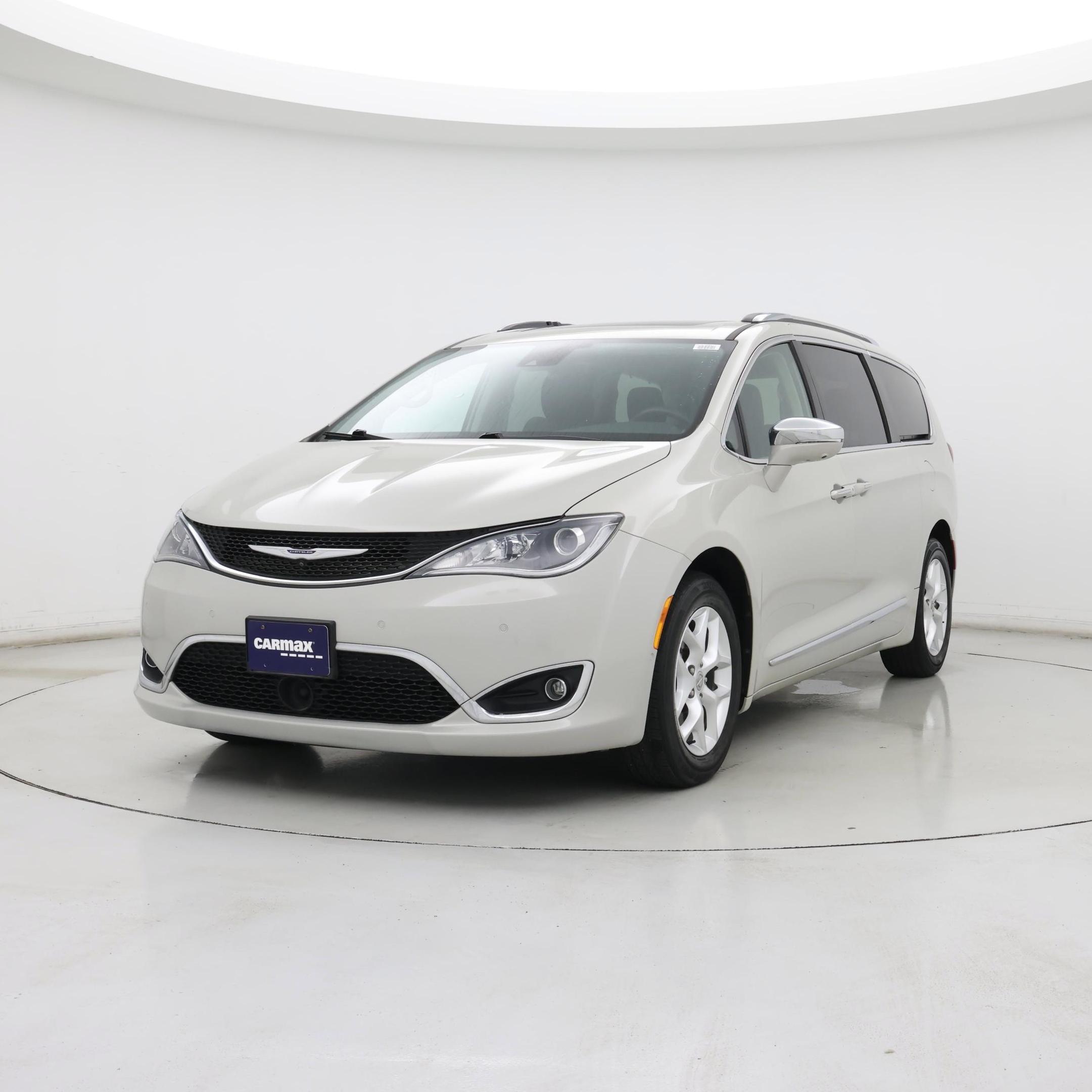 Thumbnail: 2019 Chrysler Pacifica - 4