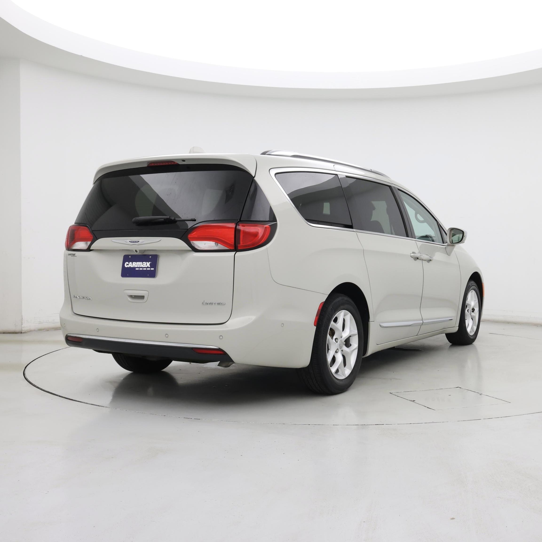 Thumbnail: 2019 Chrysler Pacifica - 8