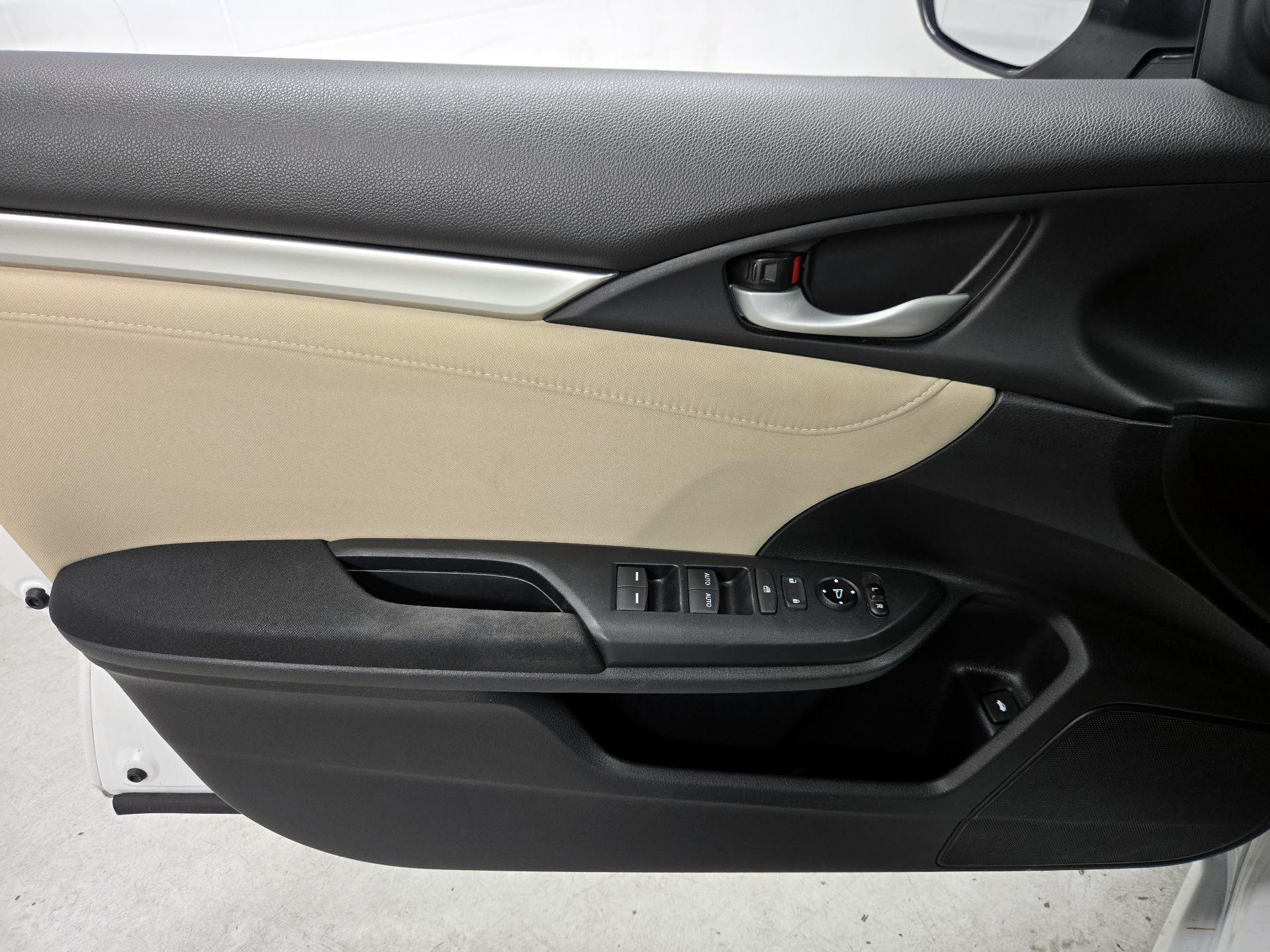 Thumbnail: 2016 Honda Civic - 12