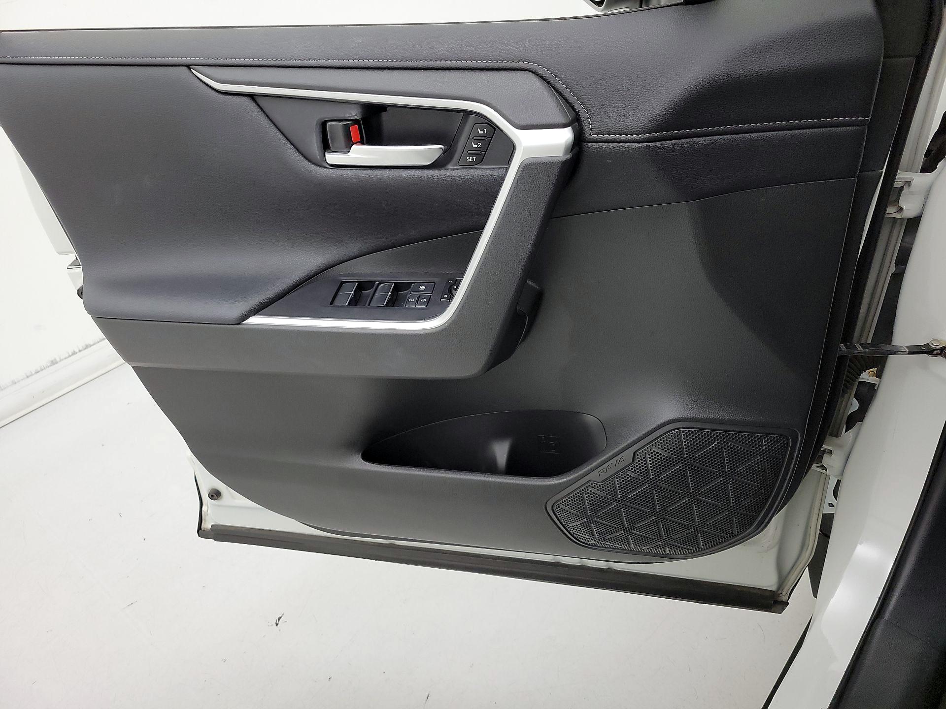 Thumbnail: 2021 Toyota RAV4 - 12