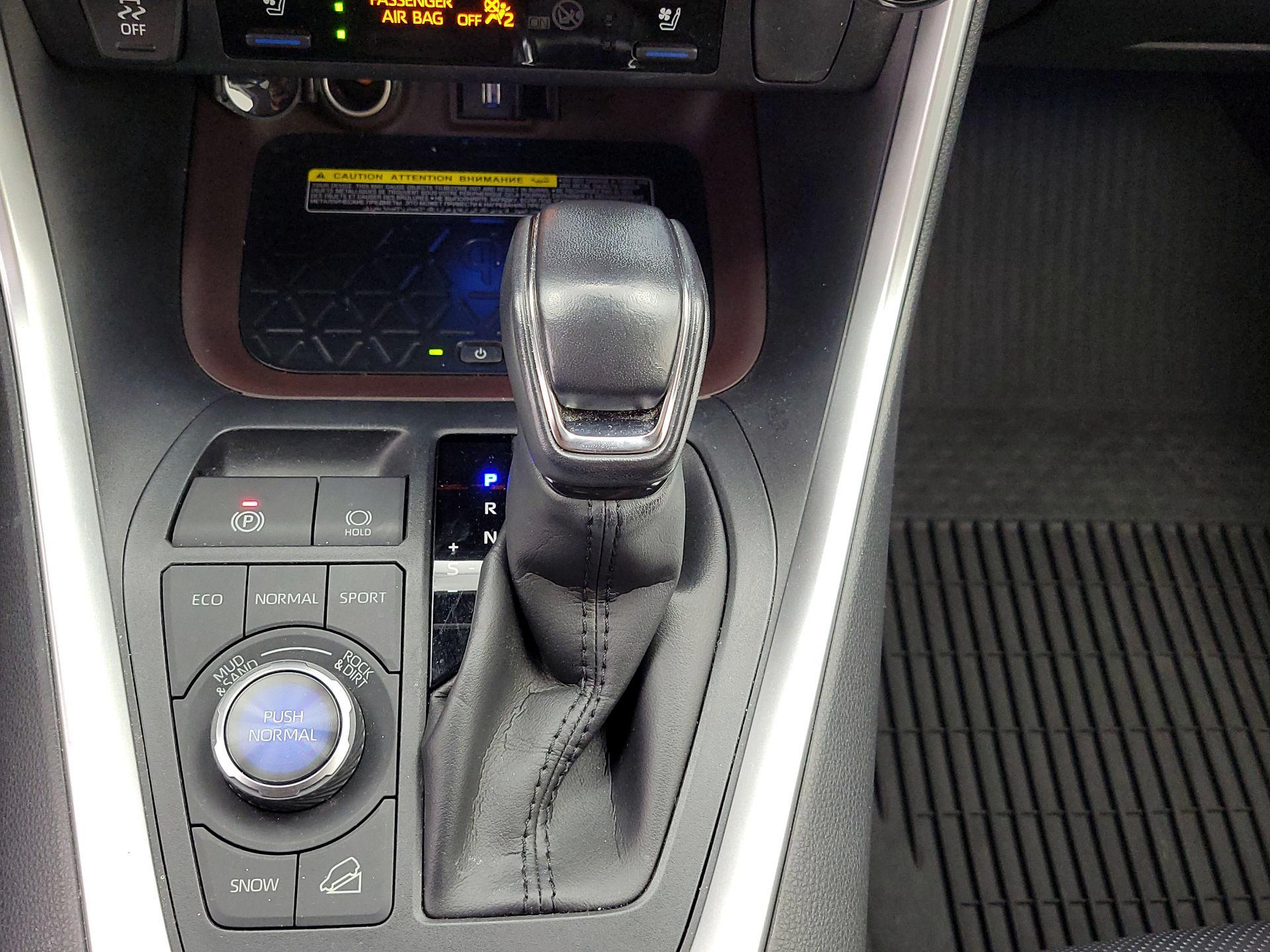 Thumbnail: 2021 Toyota RAV4 - 17