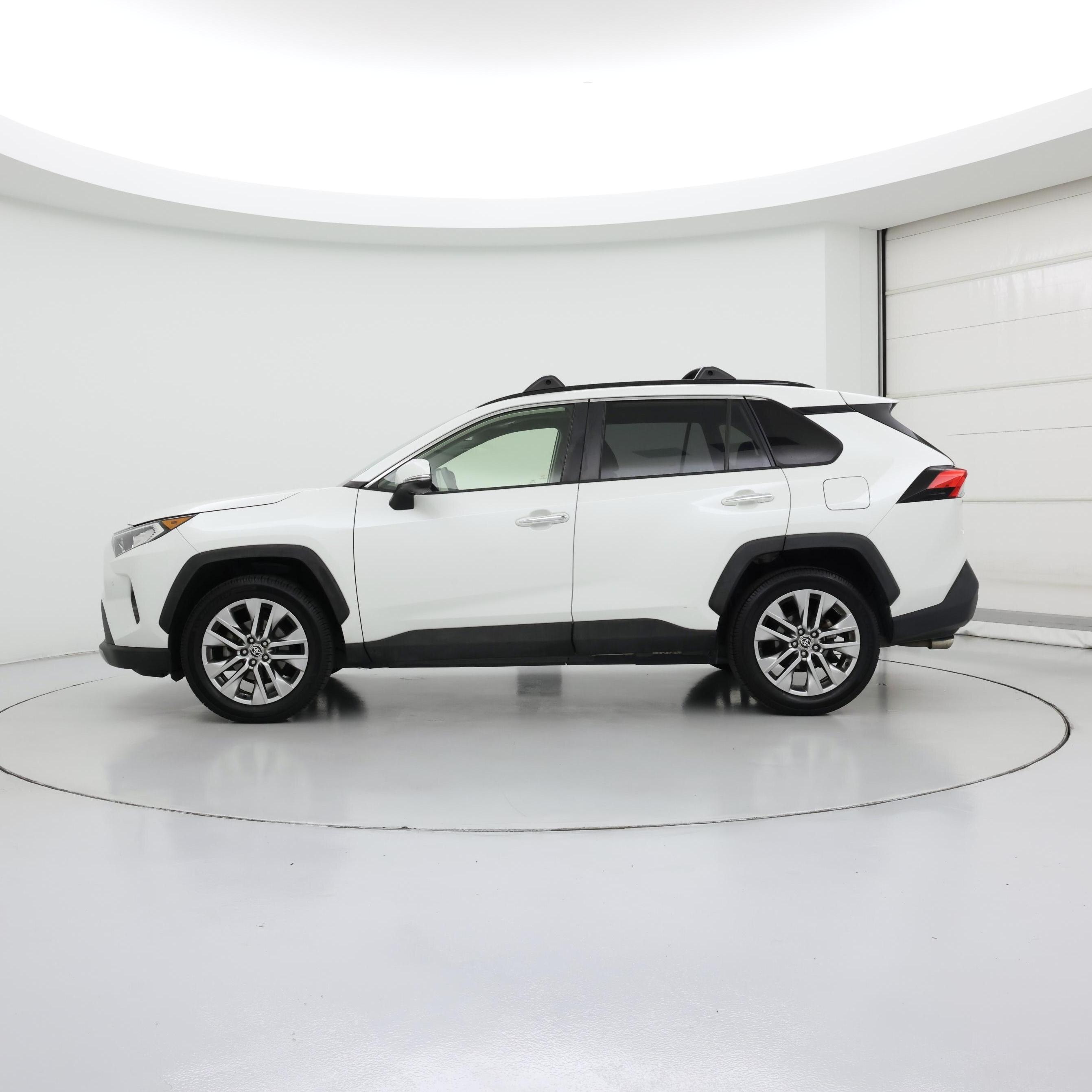 Thumbnail: 2021 Toyota RAV4 - 3