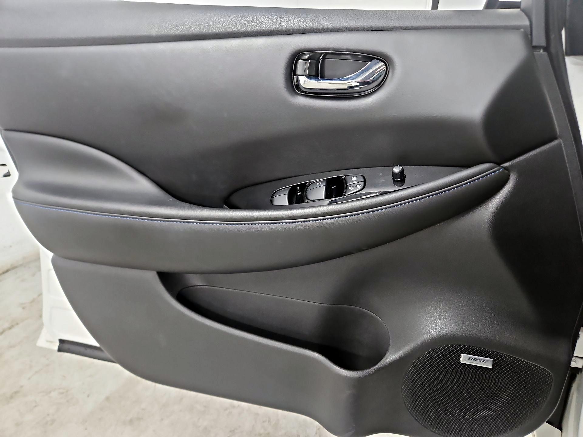 Thumbnail: 2022 Nissan Leaf - 12