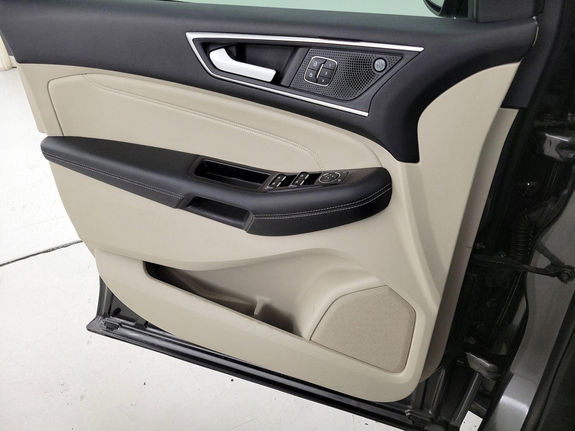 Thumbnail: 2019 Ford Edge - 12