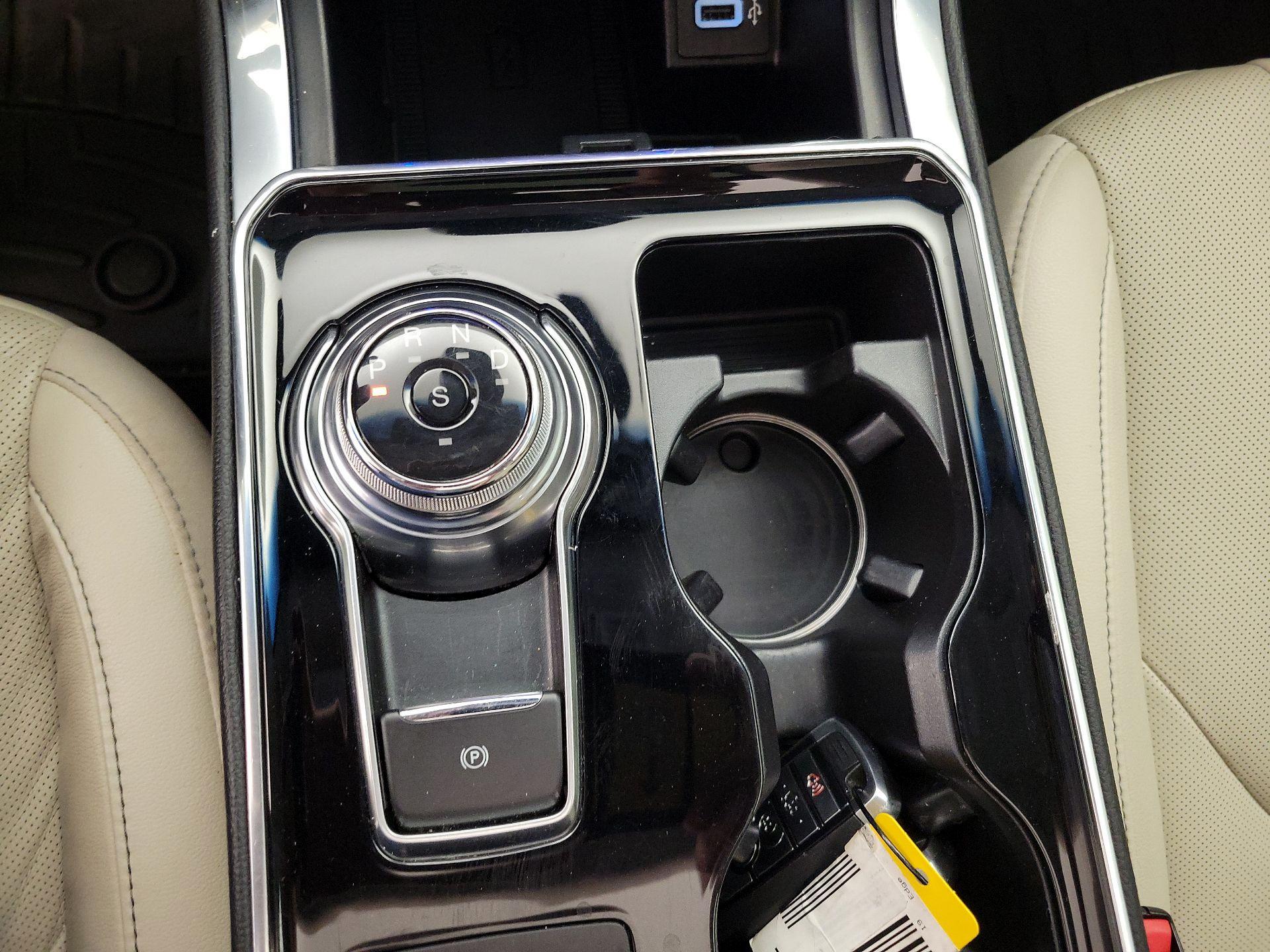 Thumbnail: 2019 Ford Edge - 18