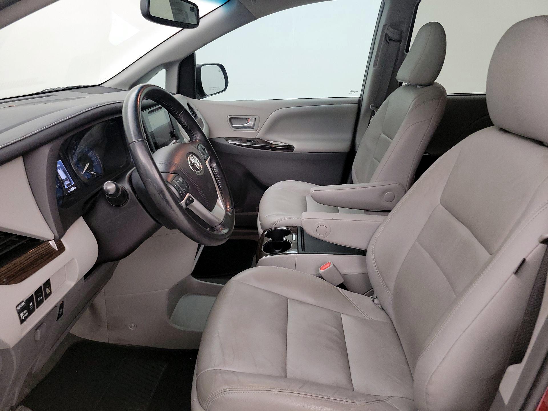 Thumbnail: 2016 Toyota Sienna - 11