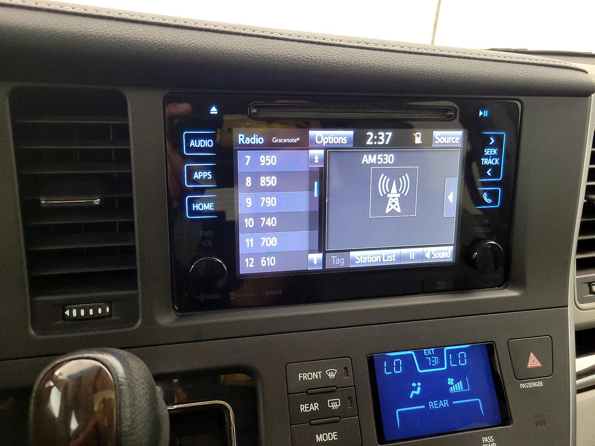 Thumbnail: 2016 Toyota Sienna - 15