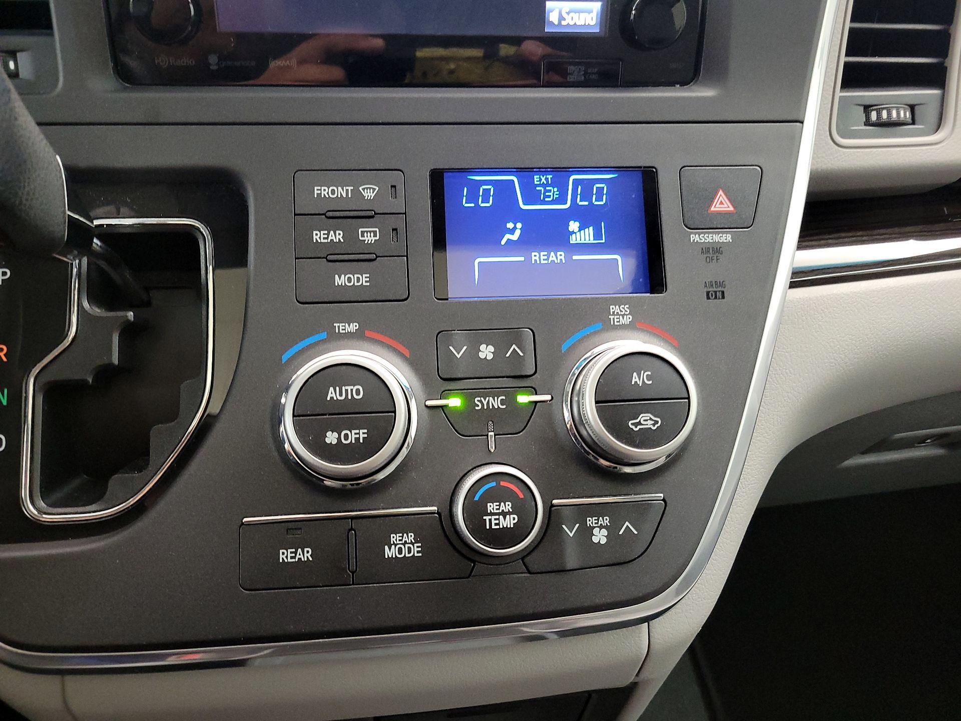 Thumbnail: 2016 Toyota Sienna - 16