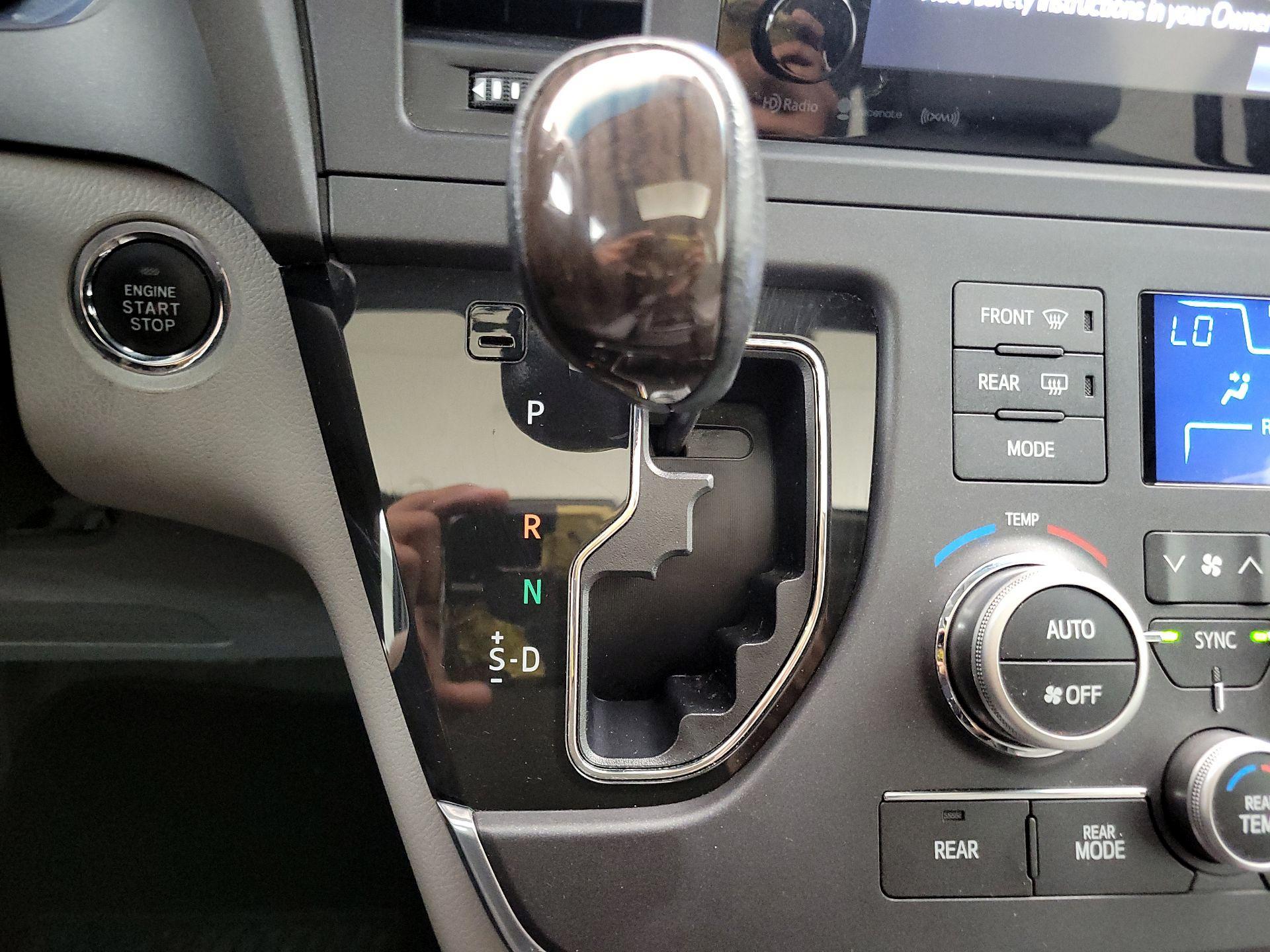 Thumbnail: 2016 Toyota Sienna - 17
