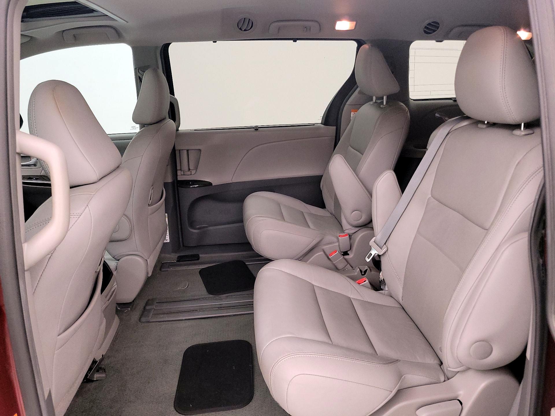 Thumbnail: 2016 Toyota Sienna - 20