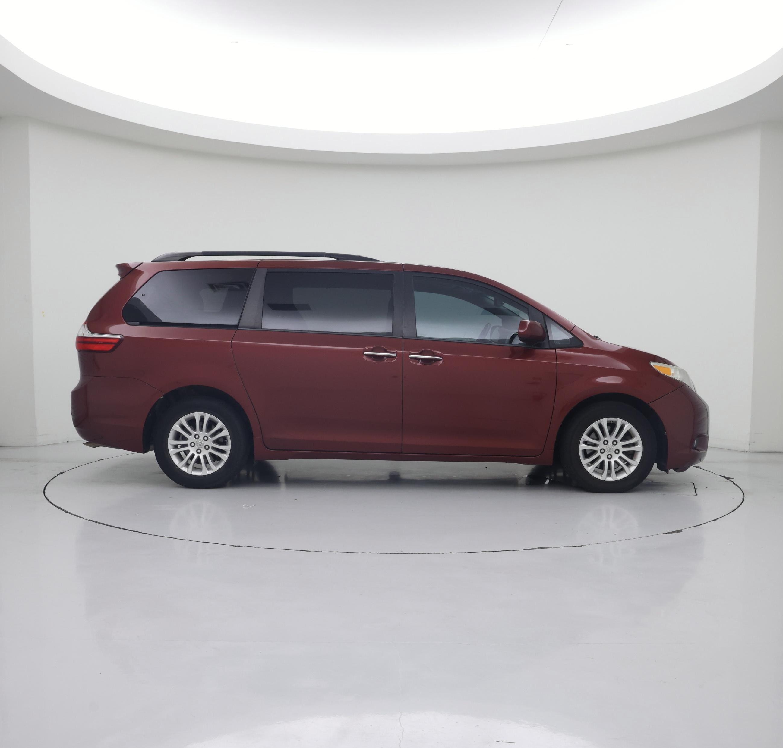 Thumbnail: 2016 Toyota Sienna - 7