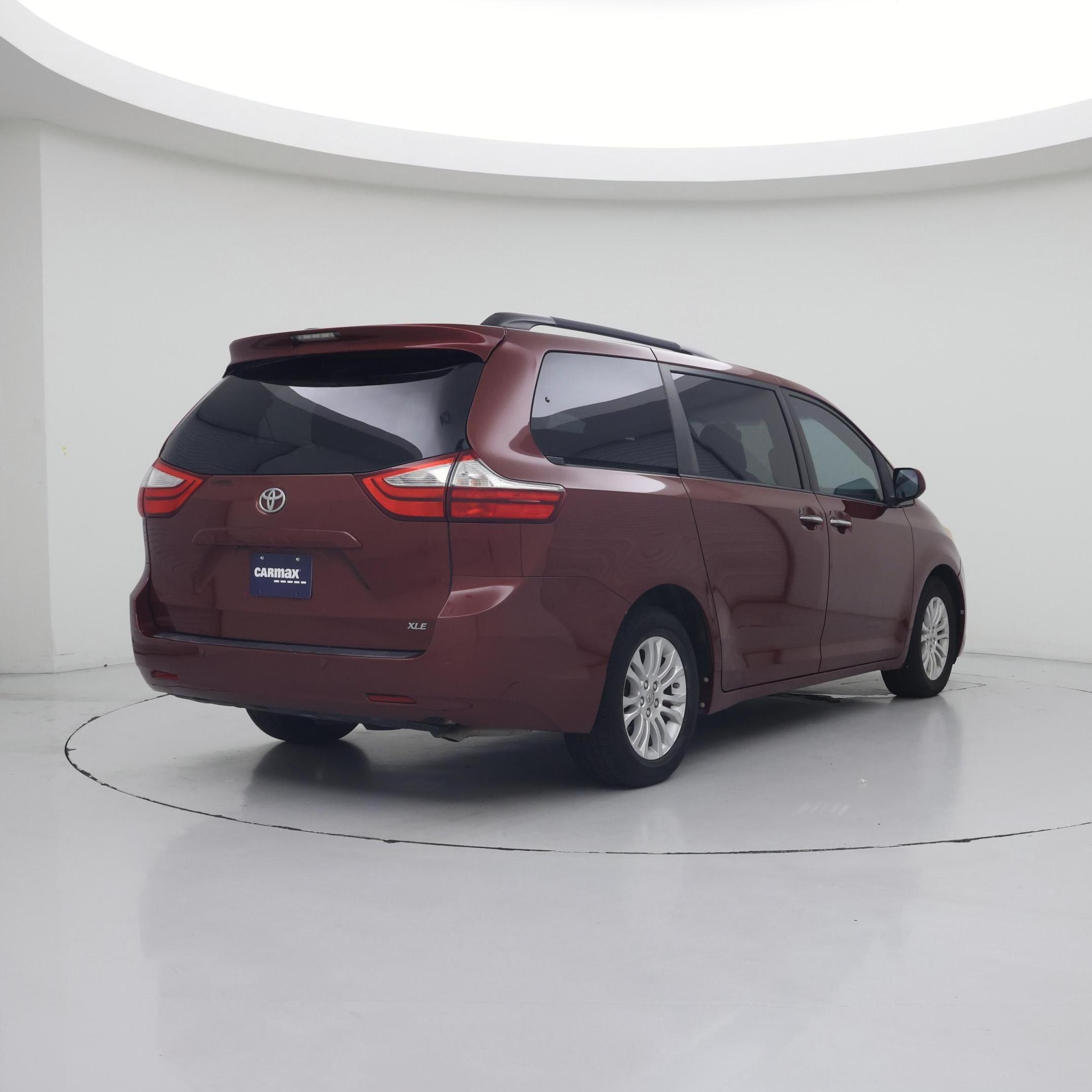 Thumbnail: 2016 Toyota Sienna - 8