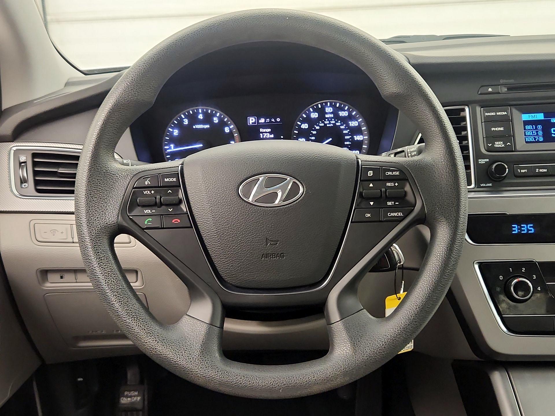 Thumbnail: 2015 Hyundai Sonata - 10