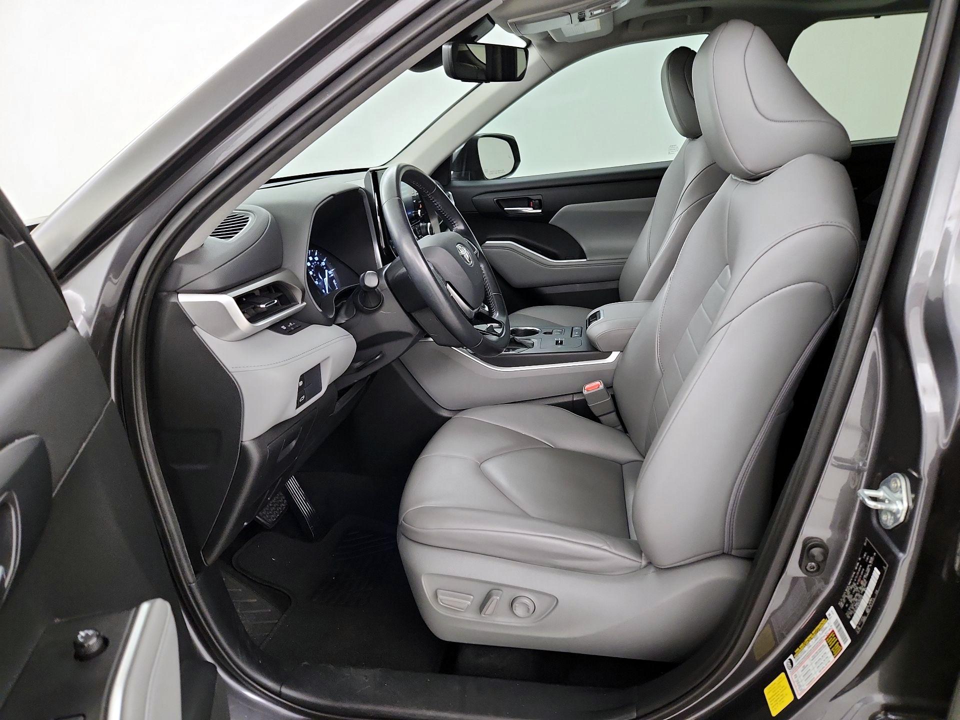 Thumbnail: 2021 Toyota Highlander - 11
