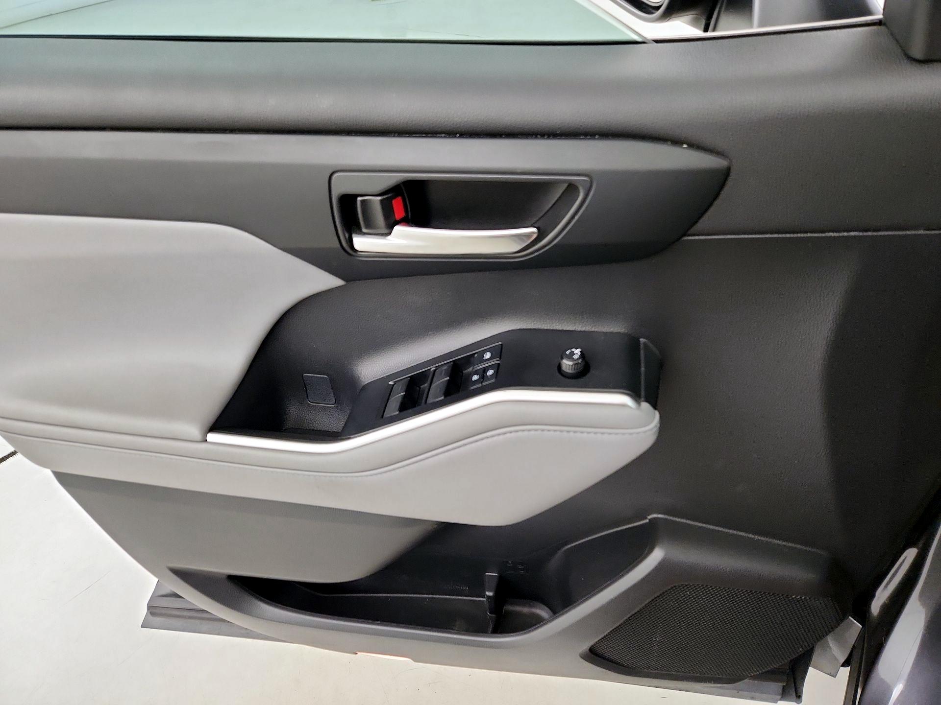 Thumbnail: 2021 Toyota Highlander - 12