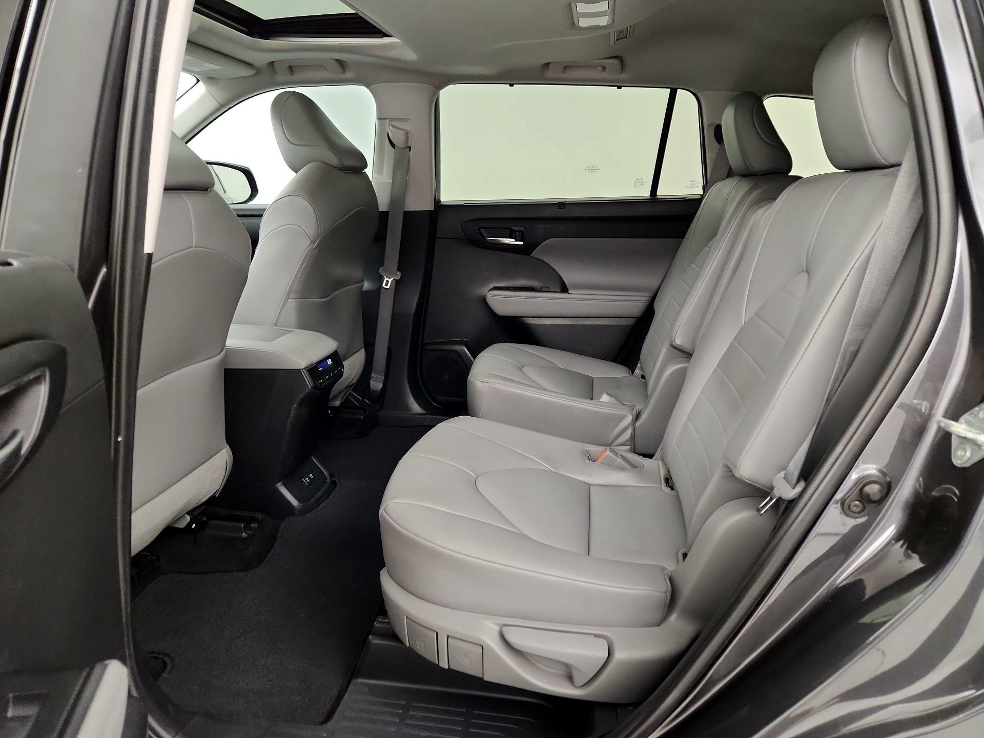 Thumbnail: 2021 Toyota Highlander - 20