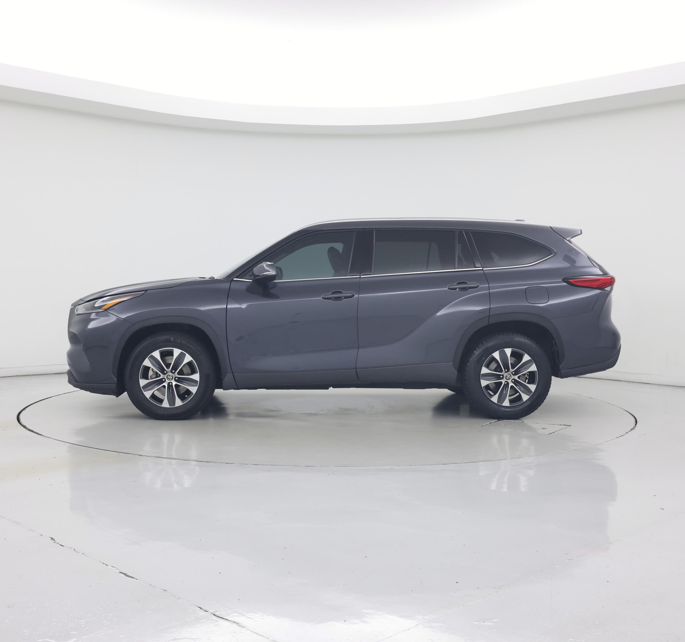 Thumbnail: 2021 Toyota Highlander - 3