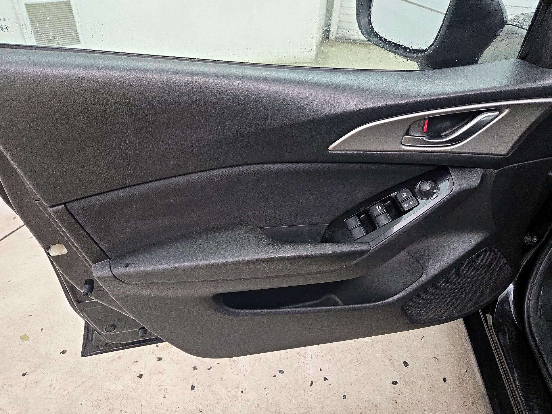Thumbnail: 2018 Mazda Mazda3 - 12
