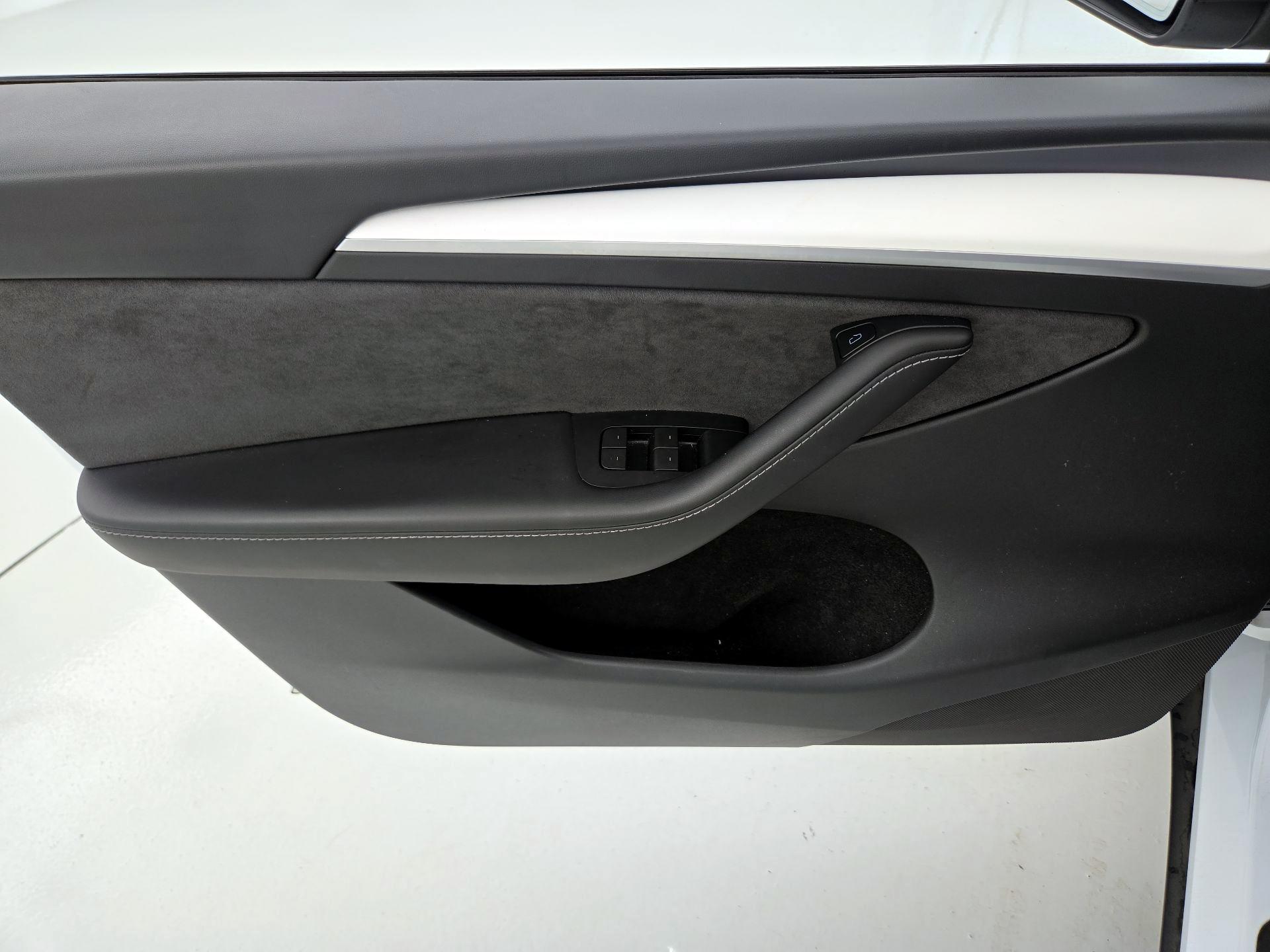 Thumbnail: 2023 Tesla Model Y - 12