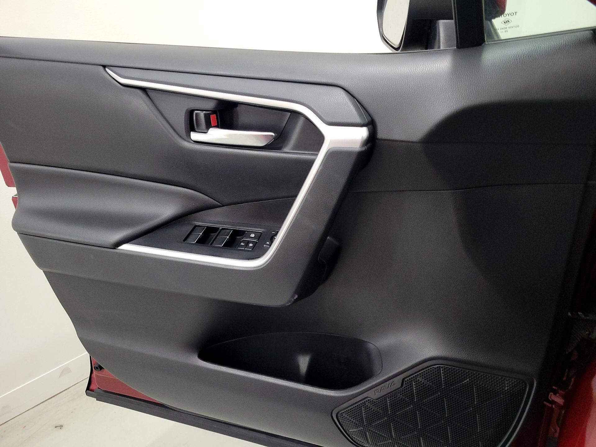 Thumbnail: 2021 Toyota RAV4 - 12