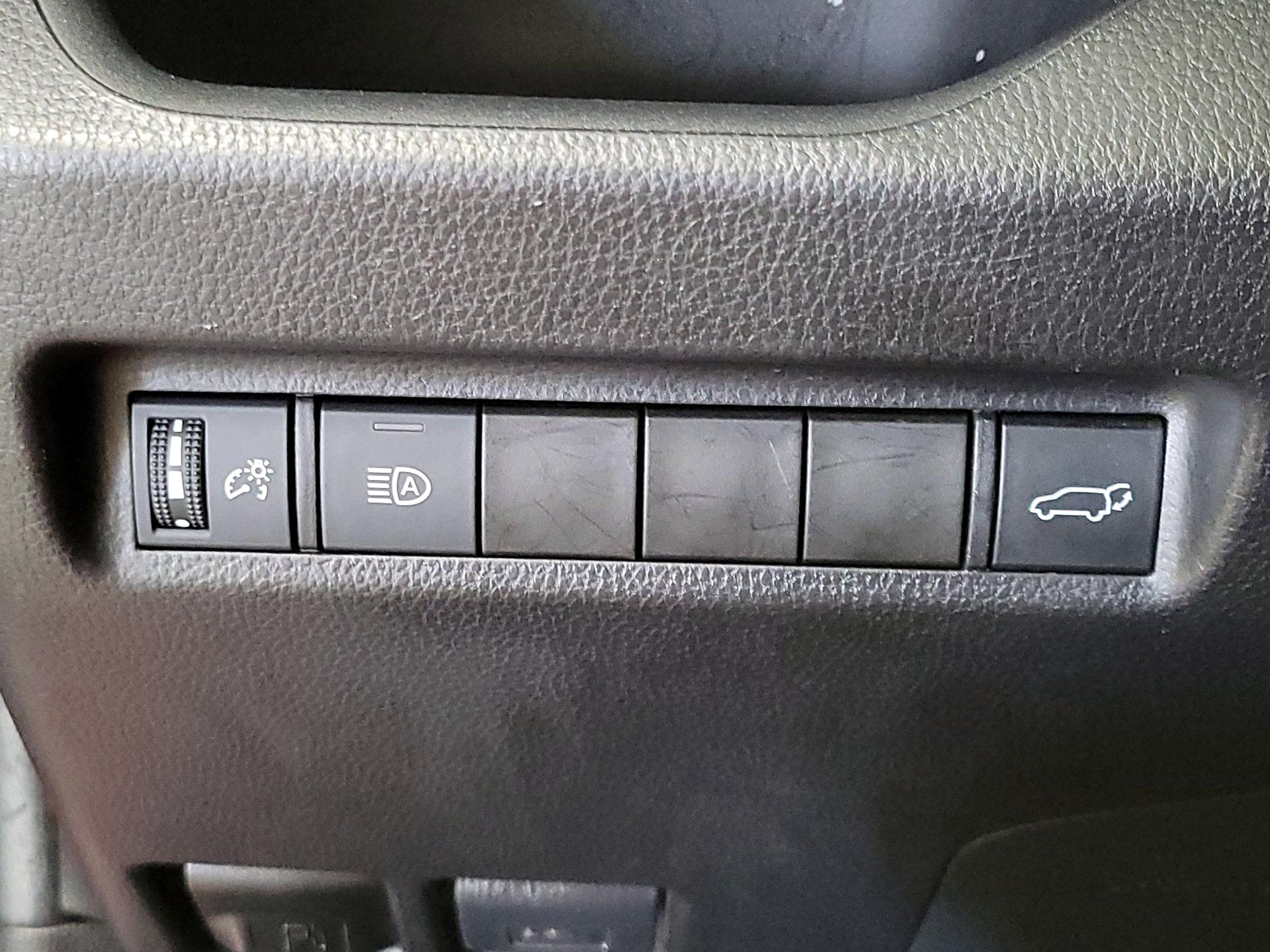 Thumbnail: 2021 Toyota RAV4 - 13