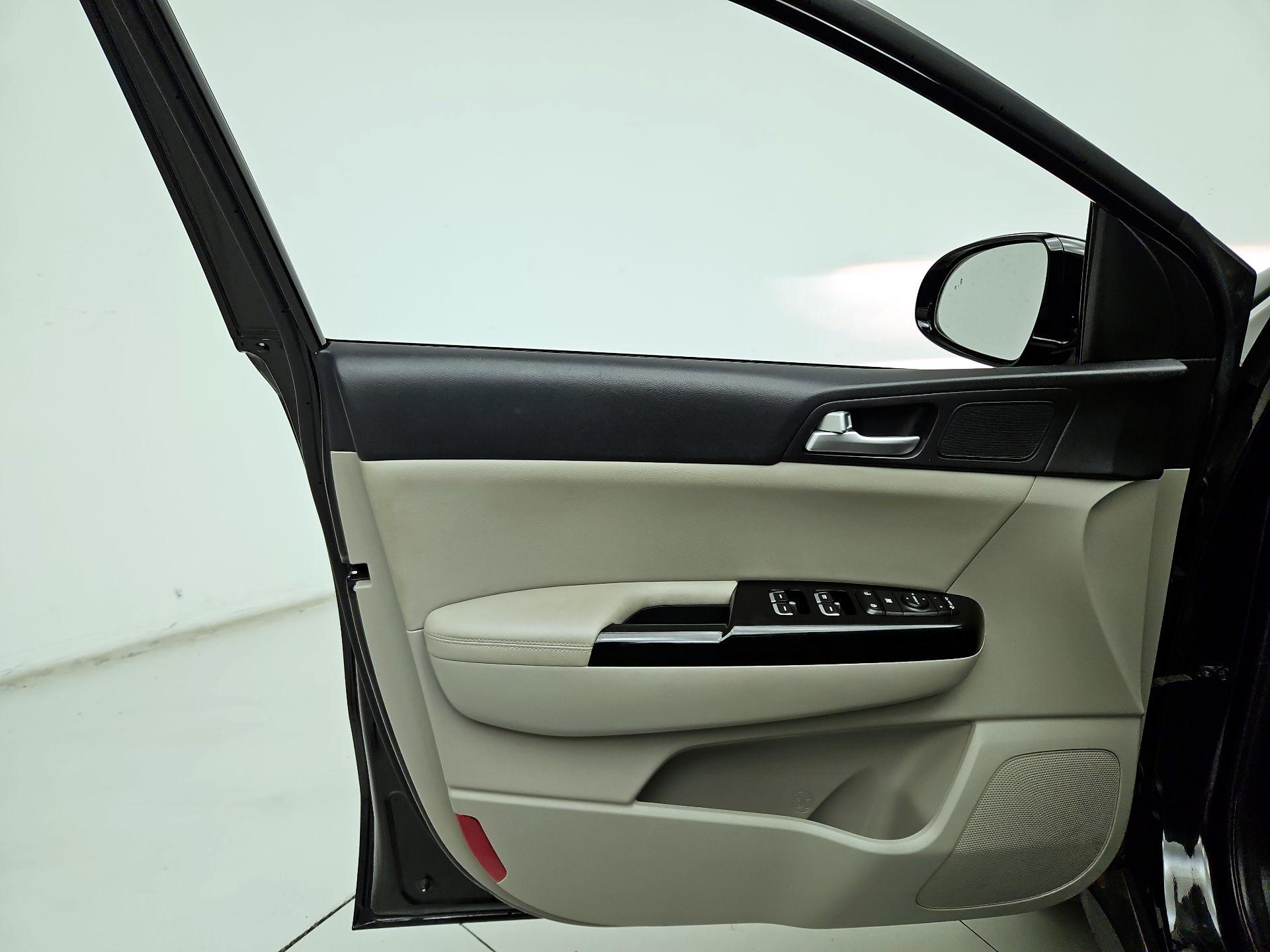 Thumbnail: 2020 Kia Sportage - 12