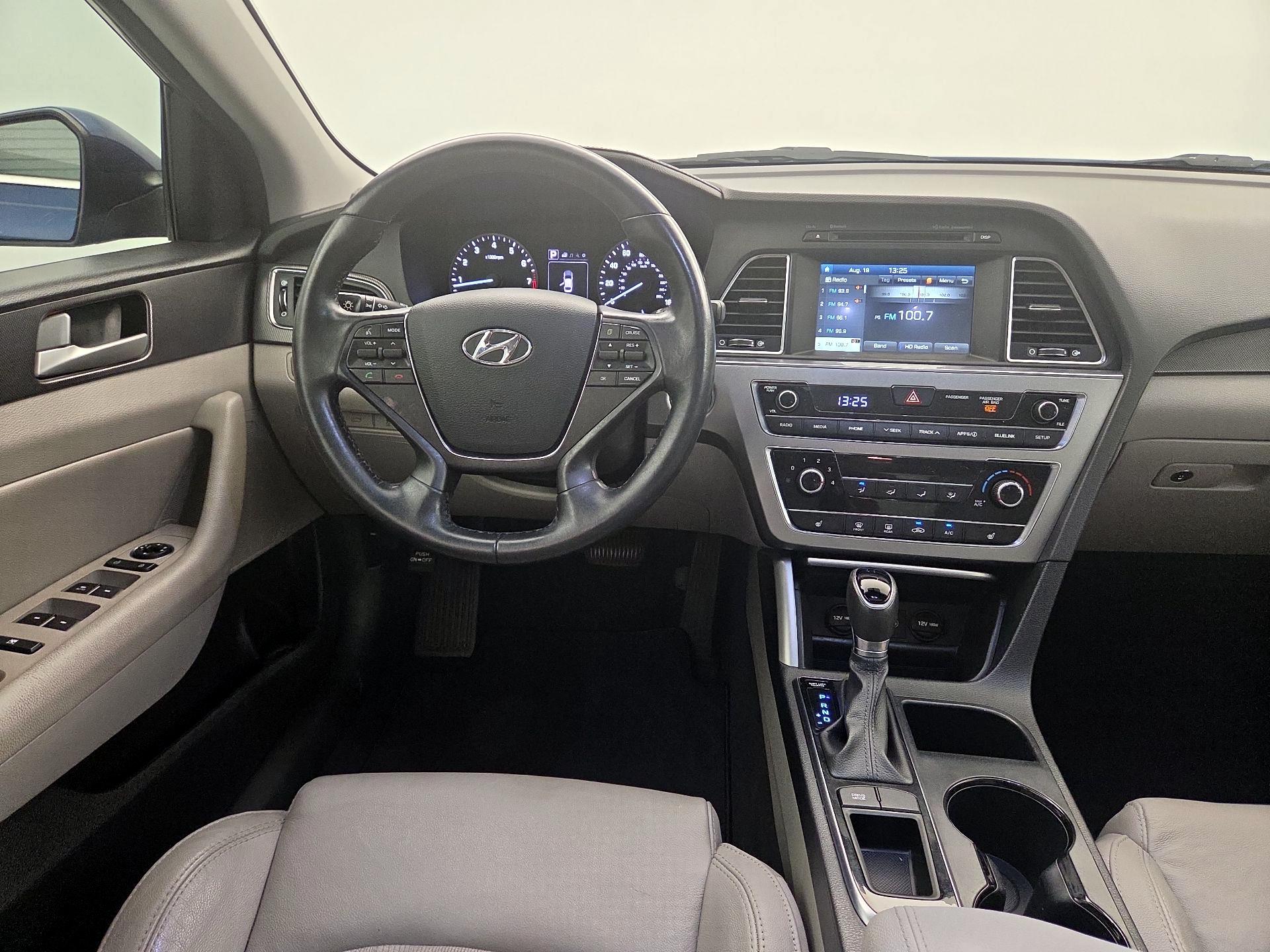 Thumbnail: 2017 Hyundai Sonata - 10