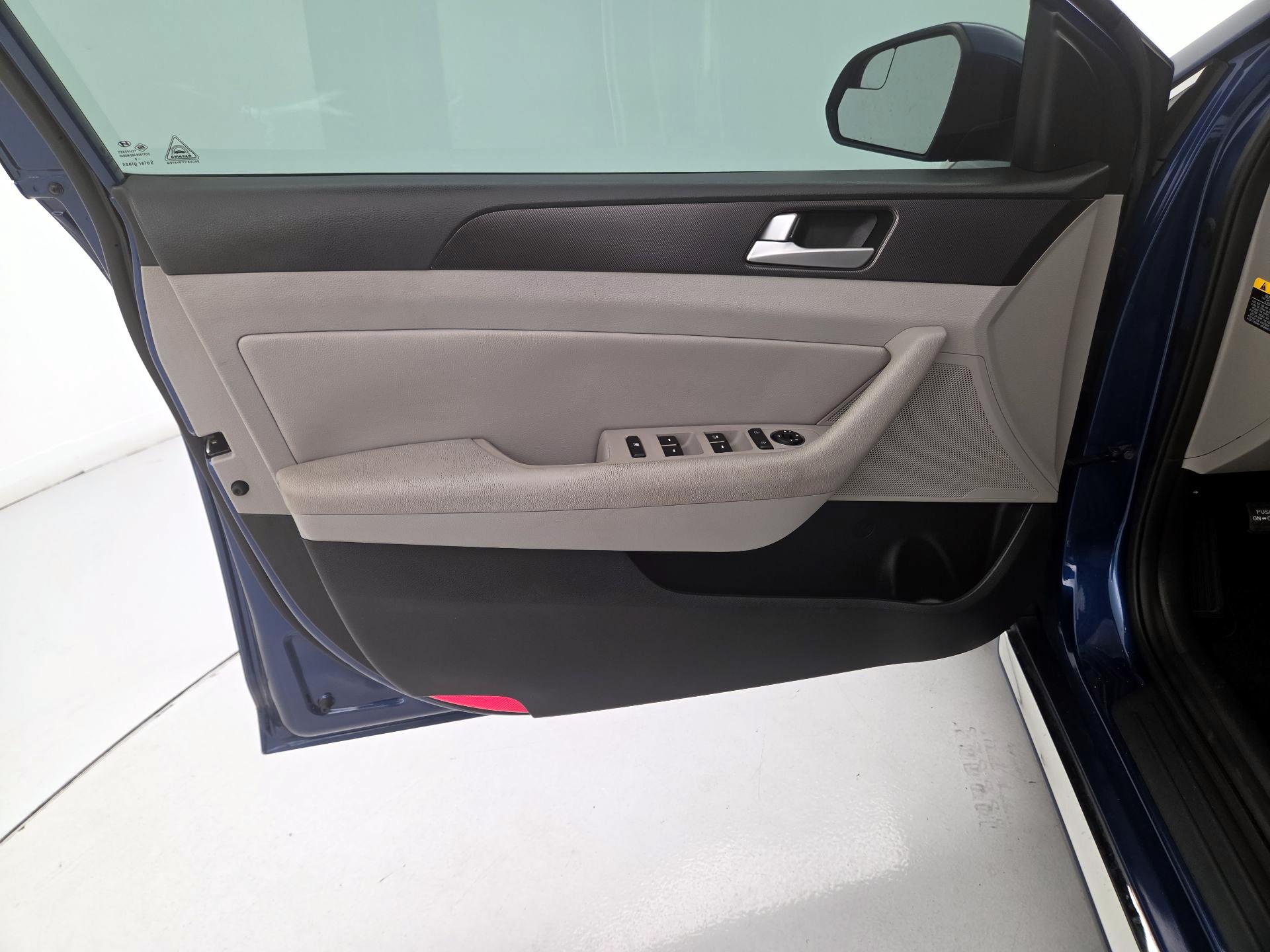 Thumbnail: 2017 Hyundai Sonata - 12