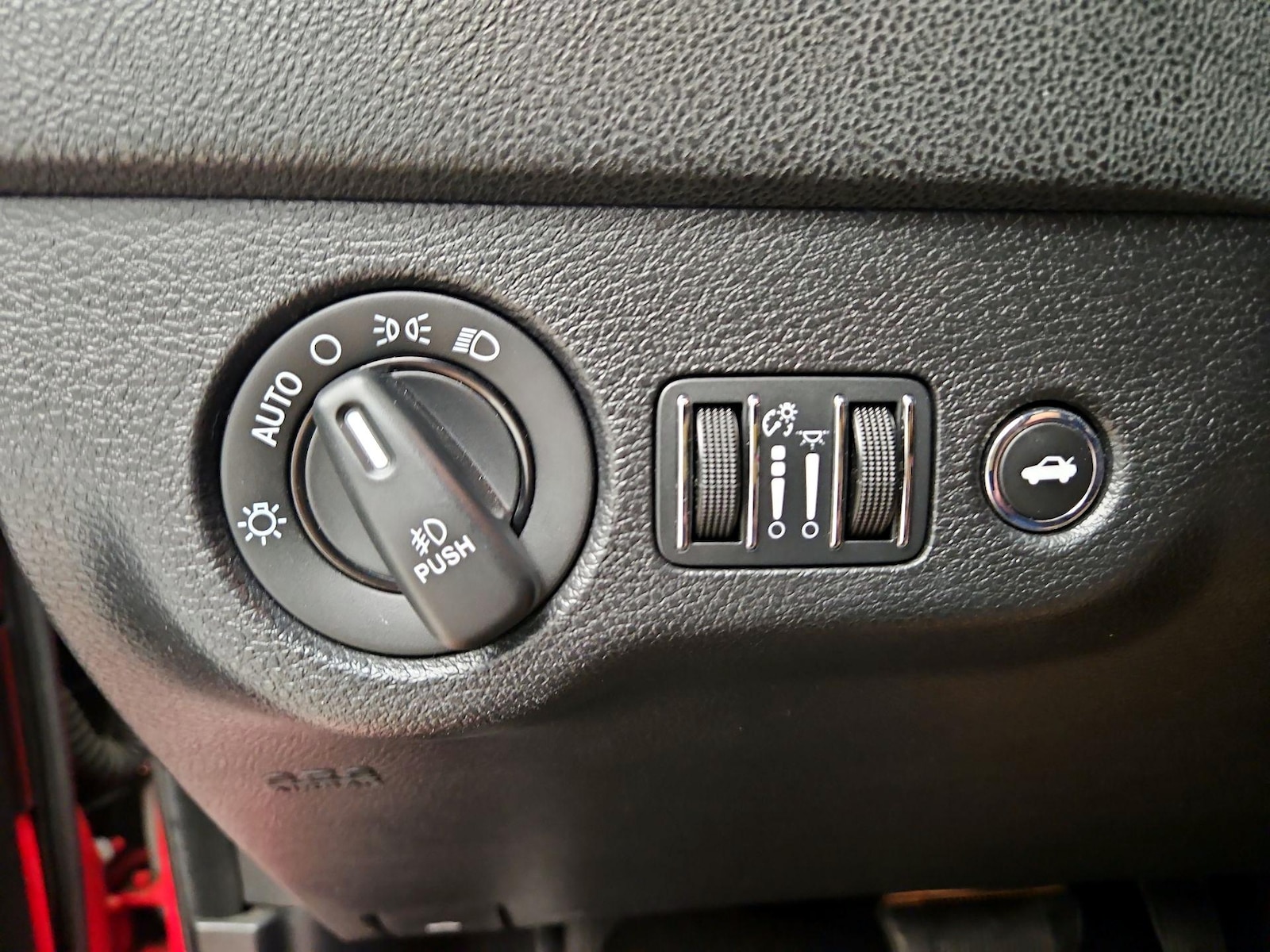 2015 Dodge Charger SXT - Photo 14