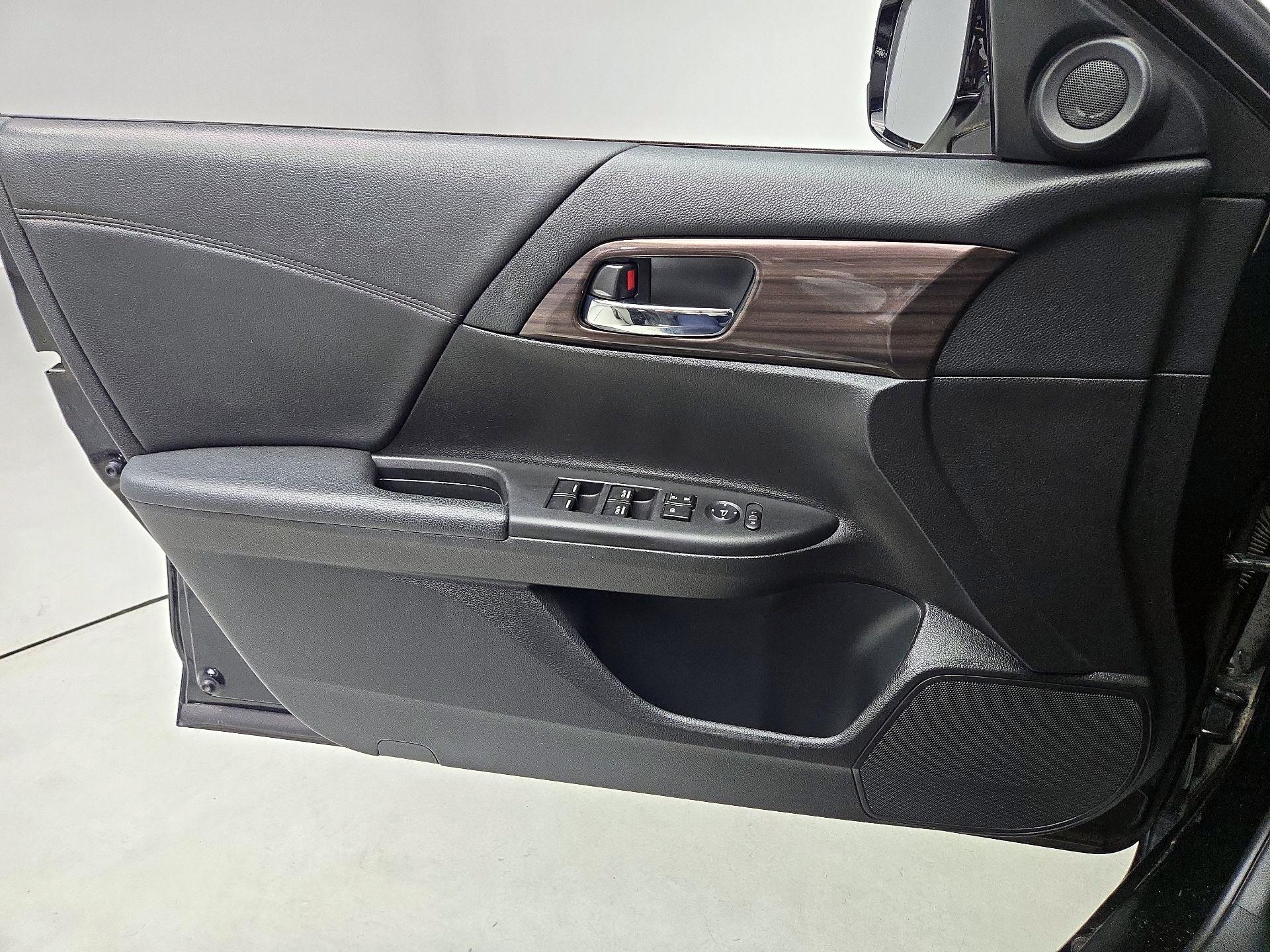 Thumbnail: 2016 Honda Accord - 12