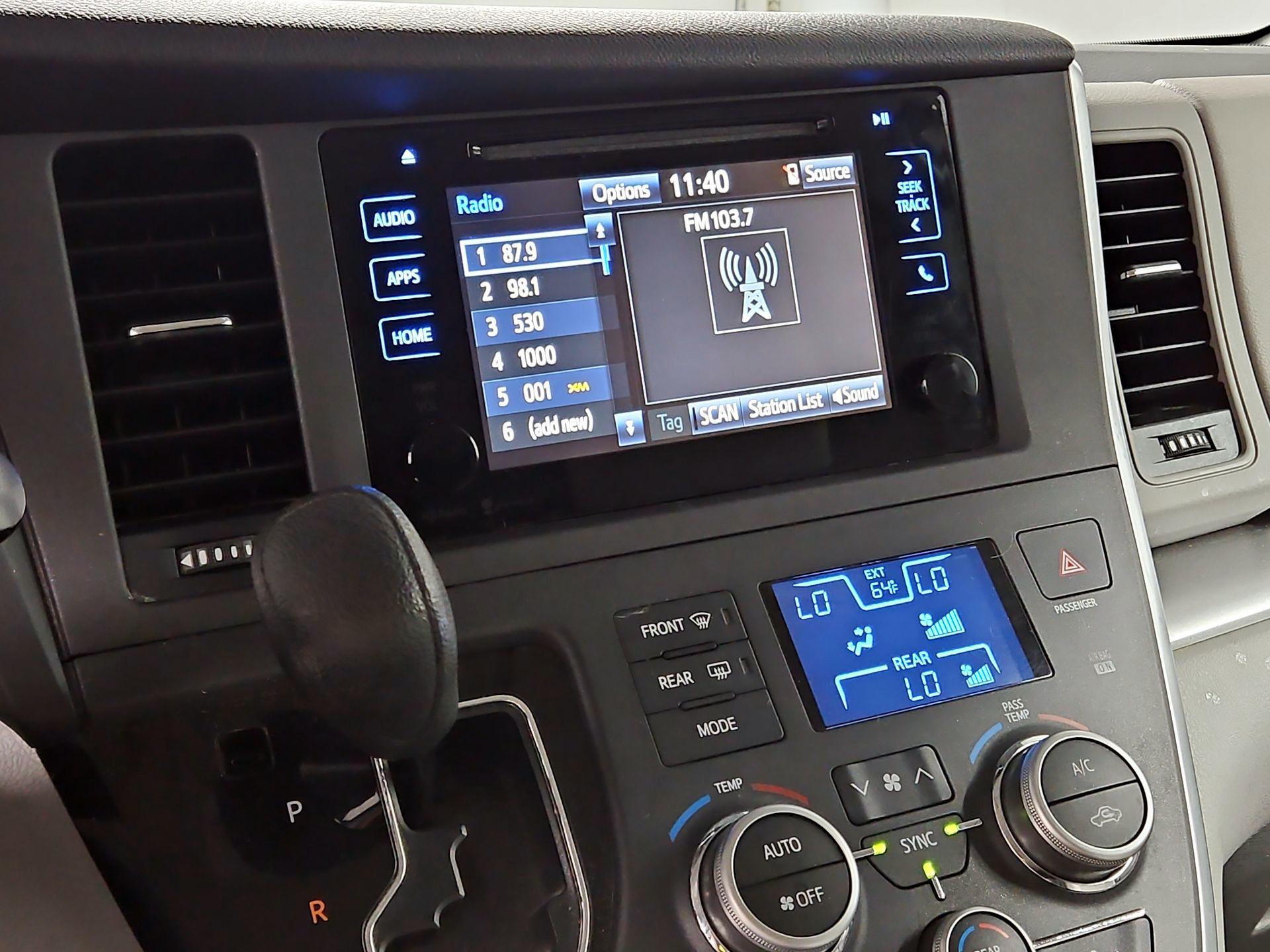 Thumbnail: 2015 Toyota Sienna - 15