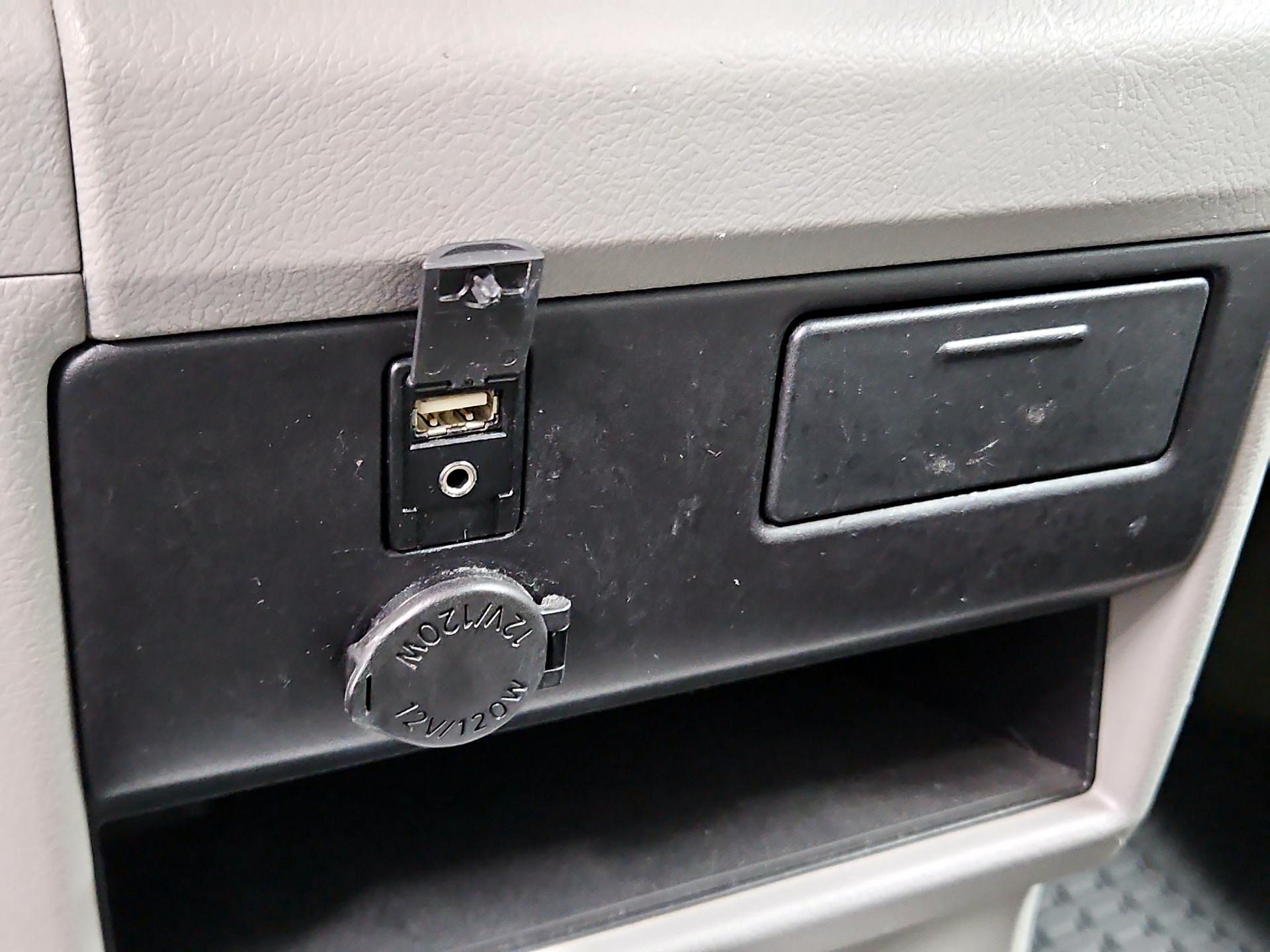 Thumbnail: 2015 Toyota Sienna - 18