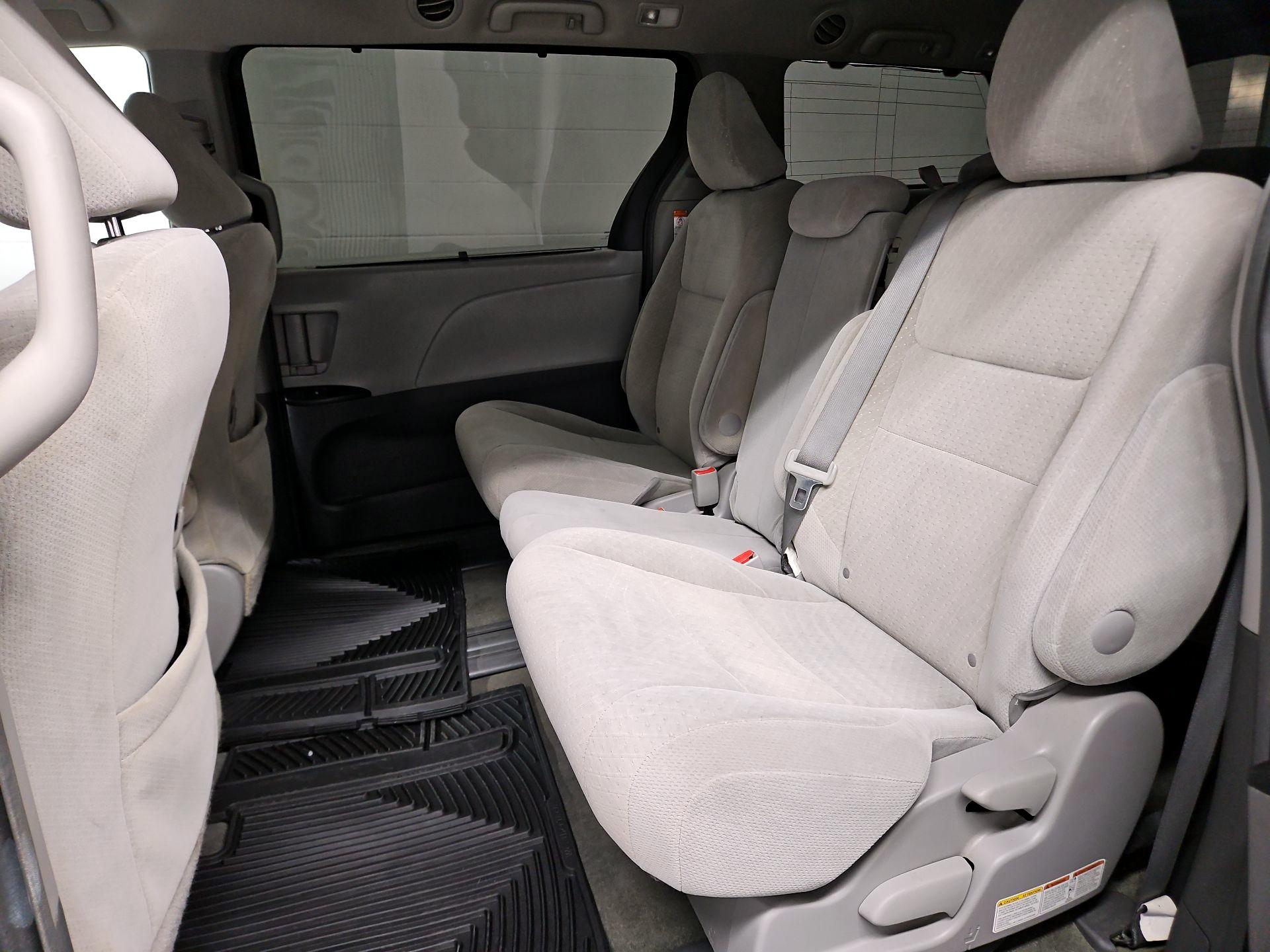 Thumbnail: 2015 Toyota Sienna - 19