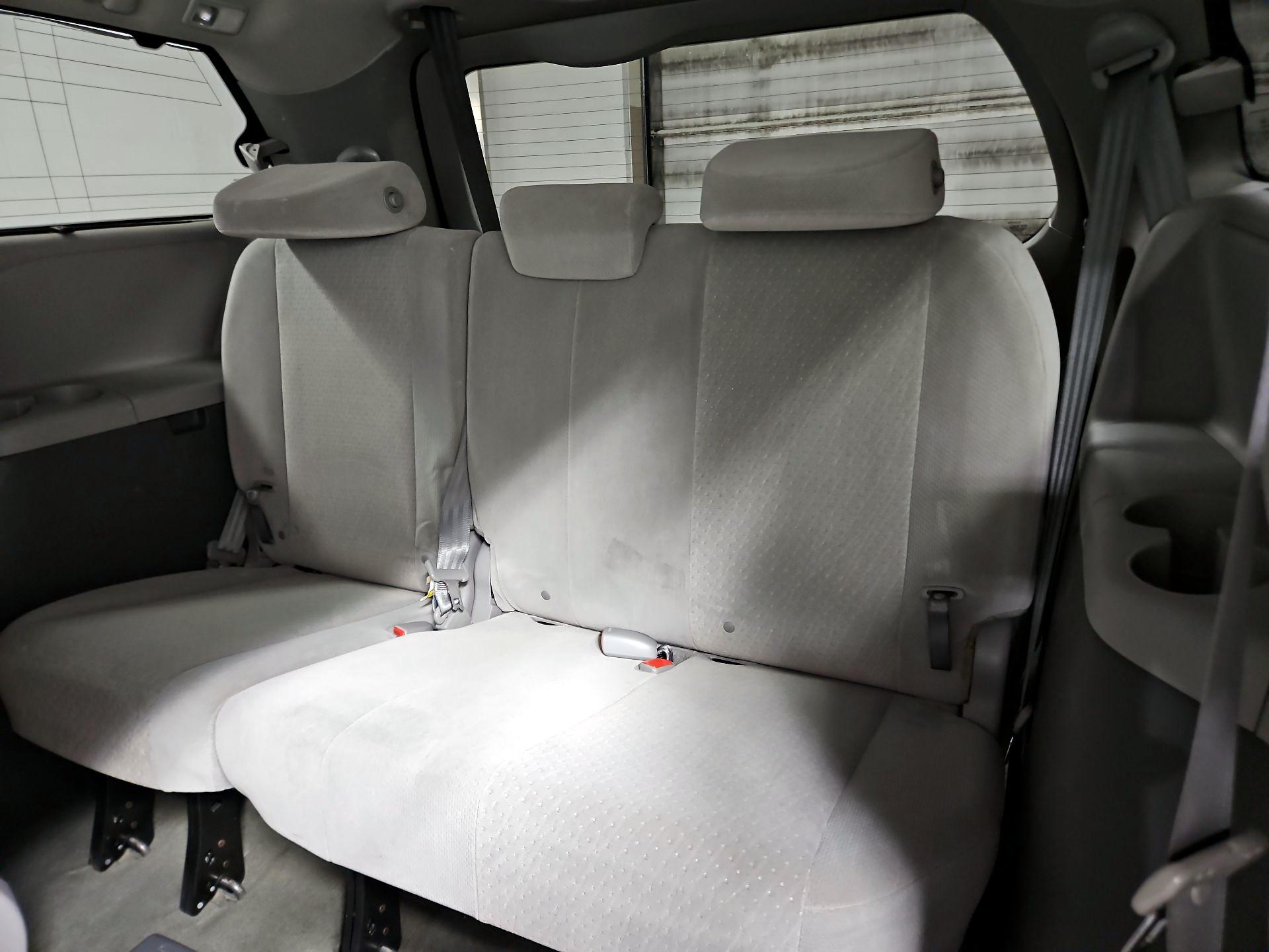 Thumbnail: 2015 Toyota Sienna - 20