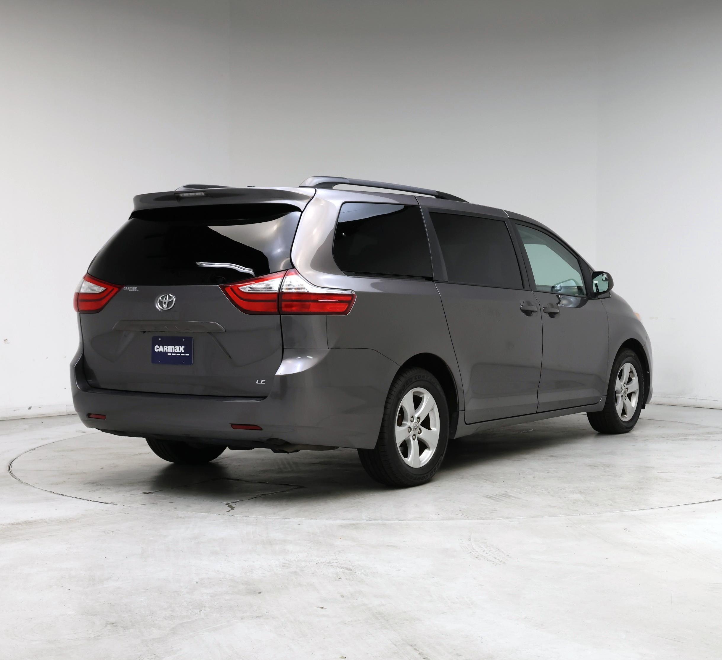 Thumbnail: 2015 Toyota Sienna - 8