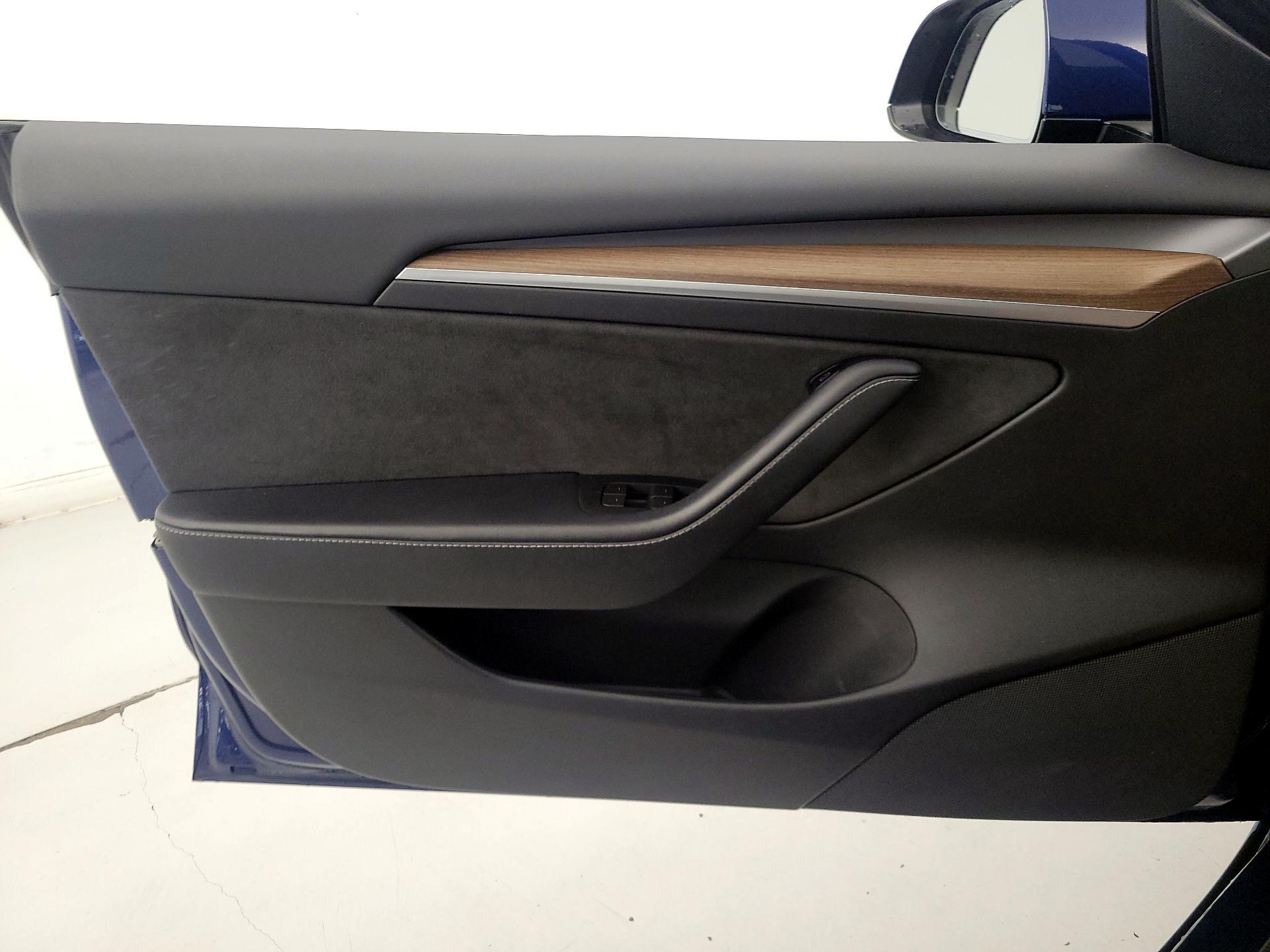 Thumbnail: 2022 Tesla Model 3 - 12