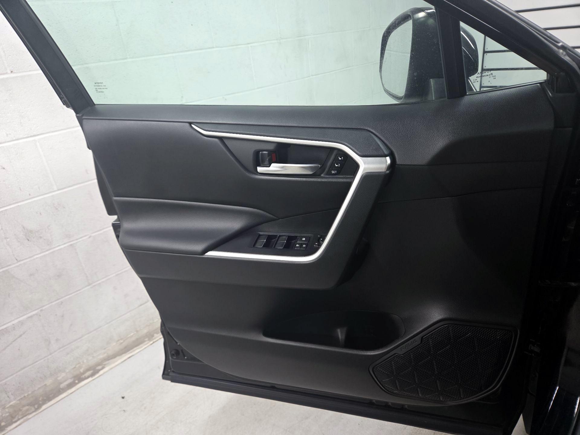 Thumbnail: 2021 Toyota RAV4 - 12