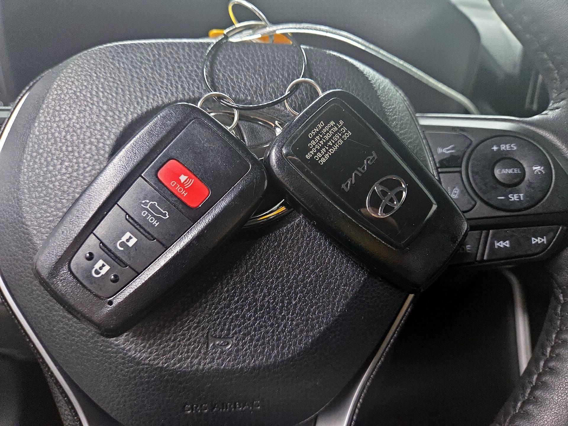 Thumbnail: 2021 Toyota RAV4 - 20
